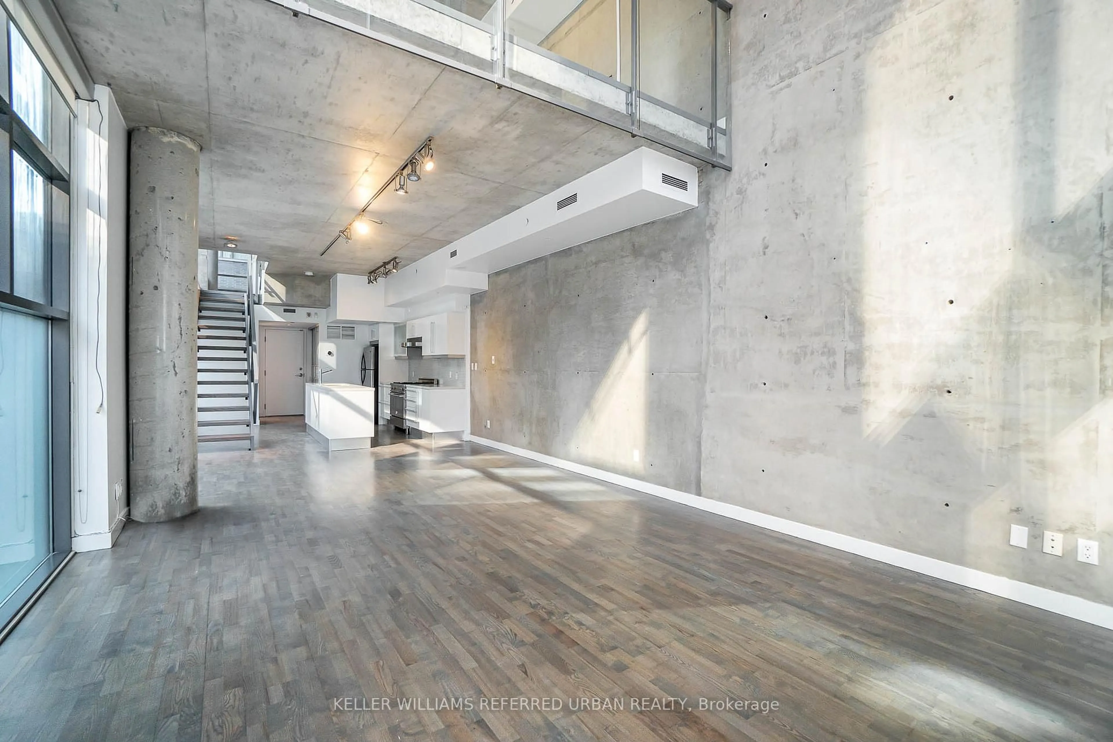 Indoor foyer for 25 Oxley St #Th1, Toronto Ontario M5V 2J5