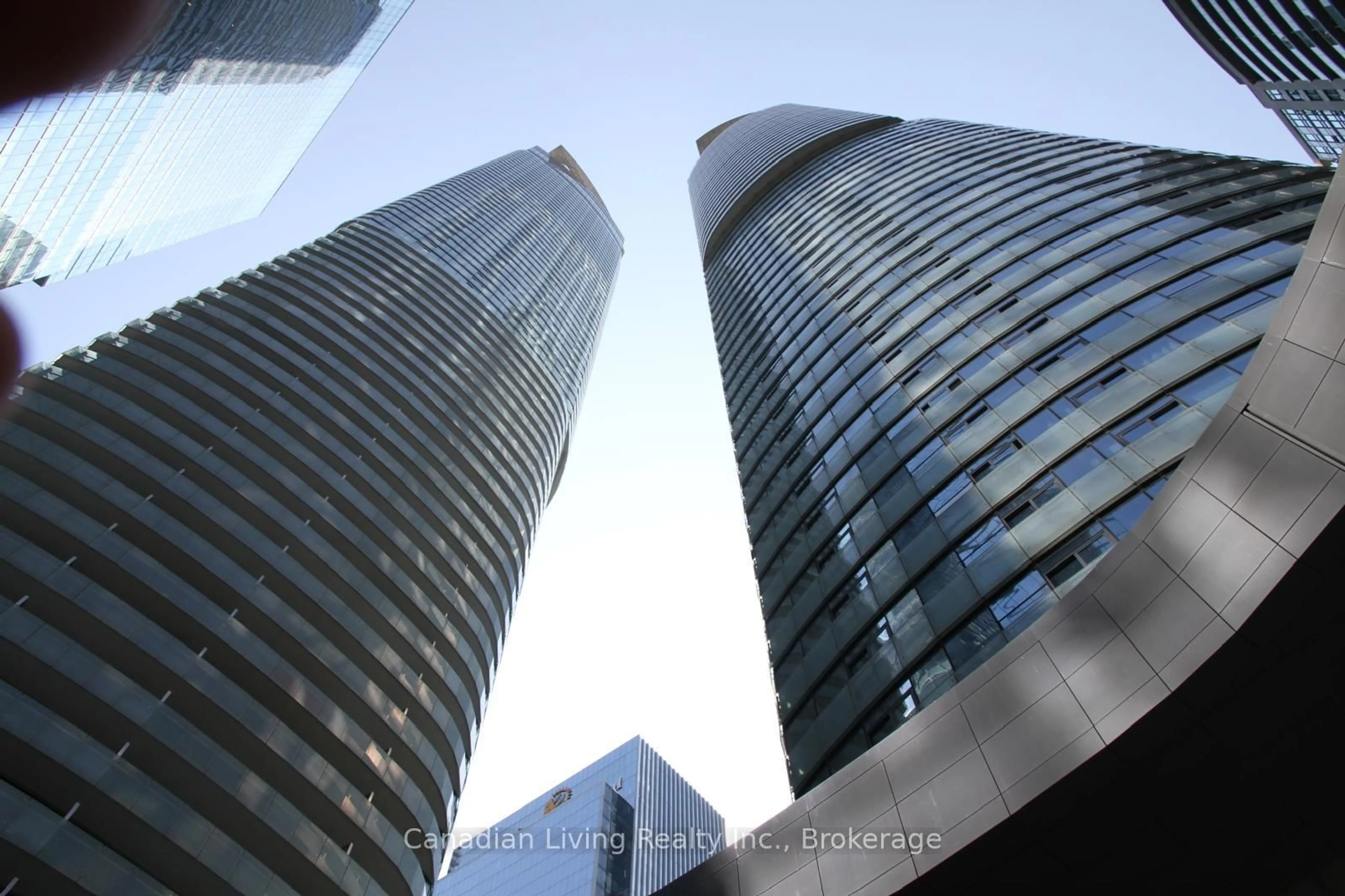 Blurry image for 12 York St #5501, Toronto Ontario M5J 0A9