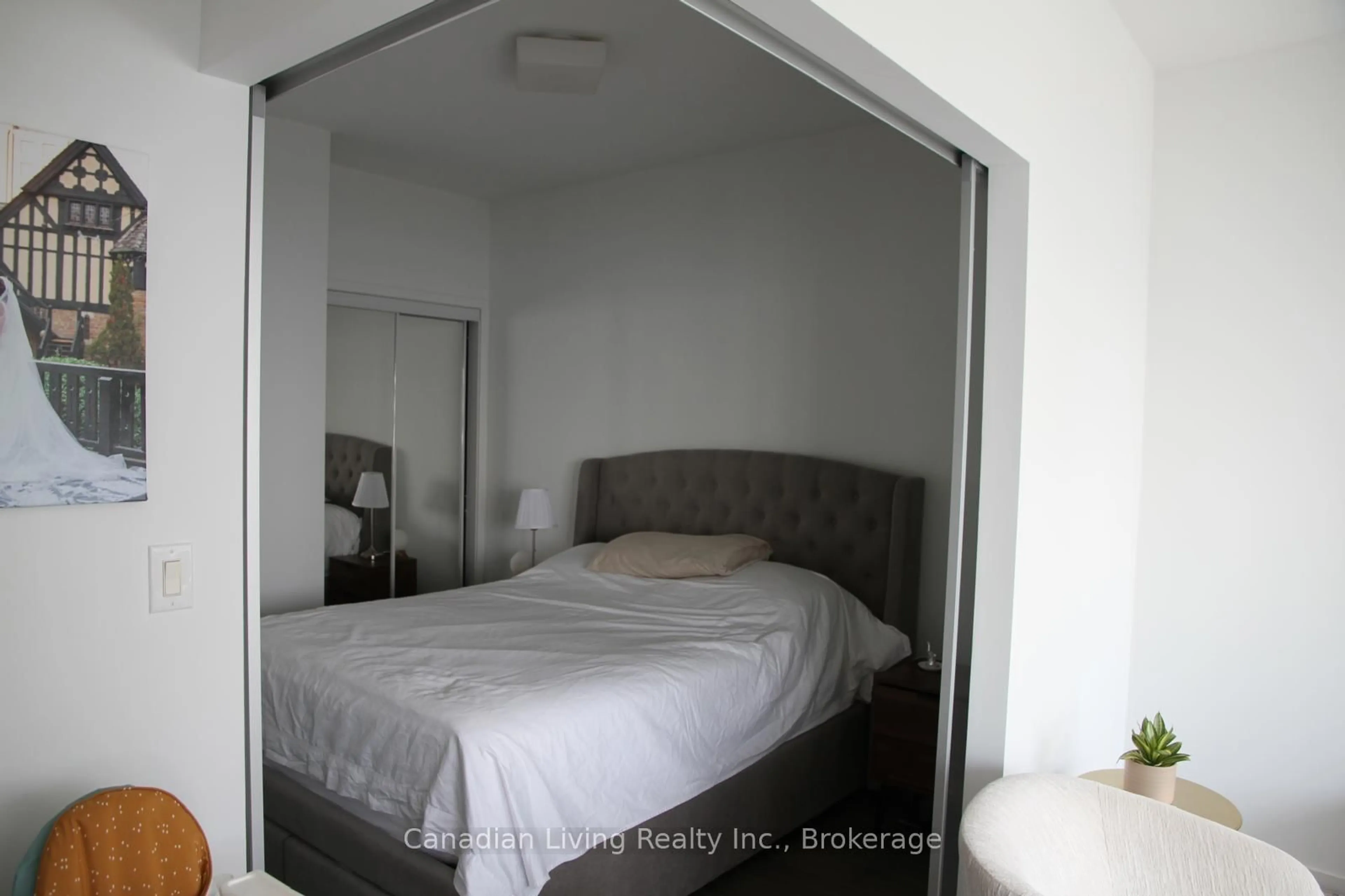 A pic of a room for 12 York St #5501, Toronto Ontario M5J 0A9