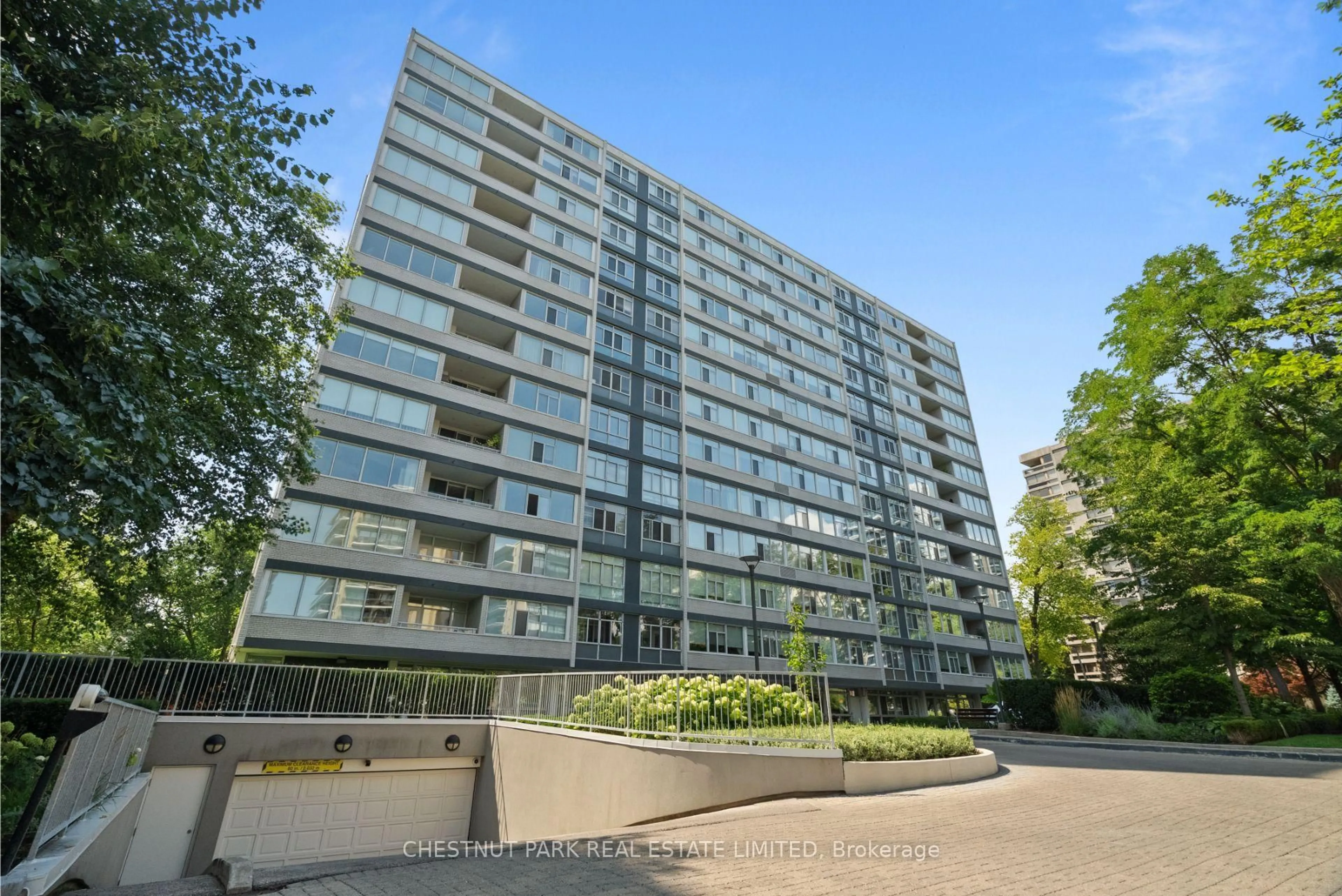 A pic from outside/outdoor area/front of a property/back of a property/a pic from drone, building for 500 Avenue Rd #602, Toronto Ontario M4V 2J6