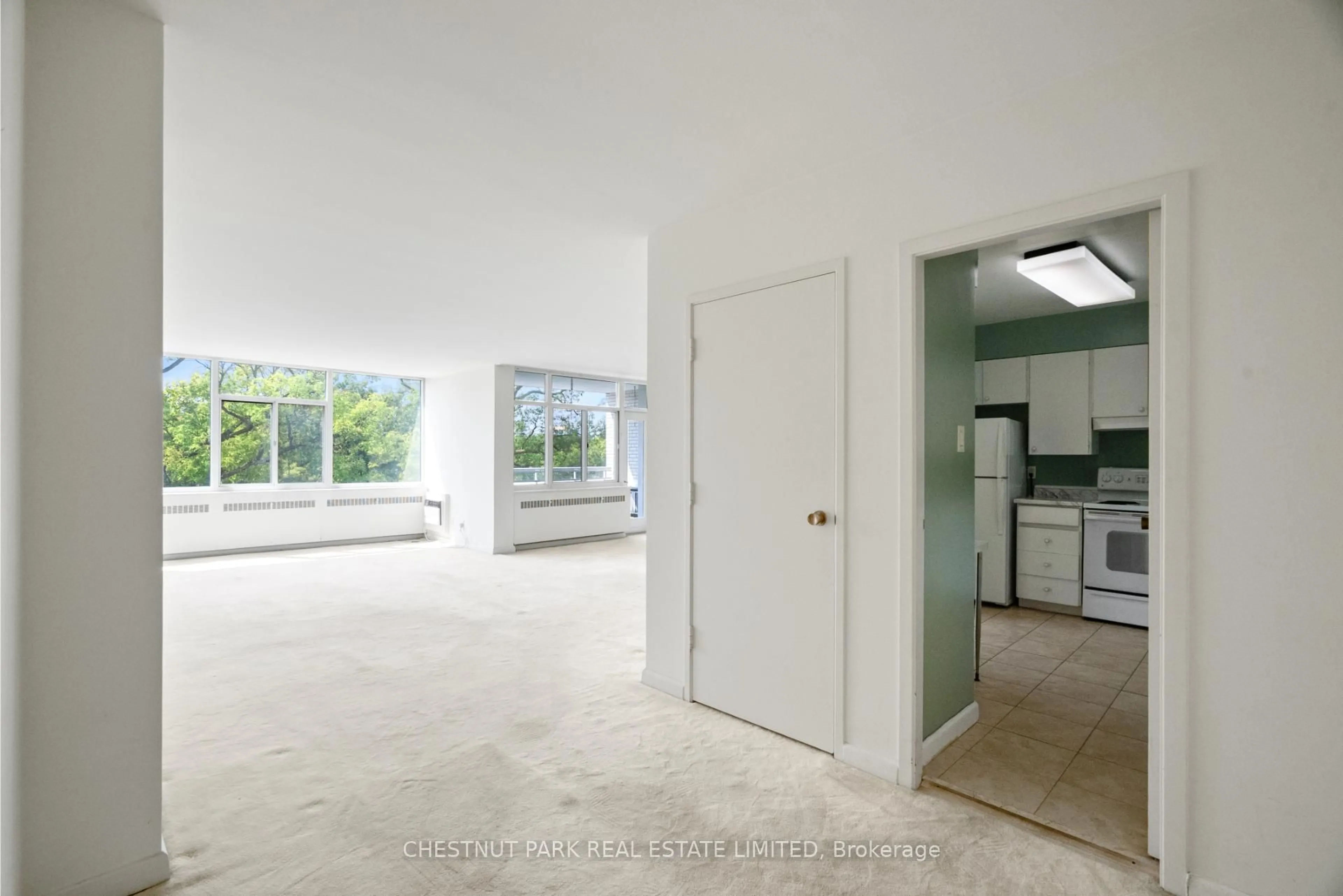 Indoor foyer for 500 Avenue Rd #602, Toronto Ontario M4V 2J6