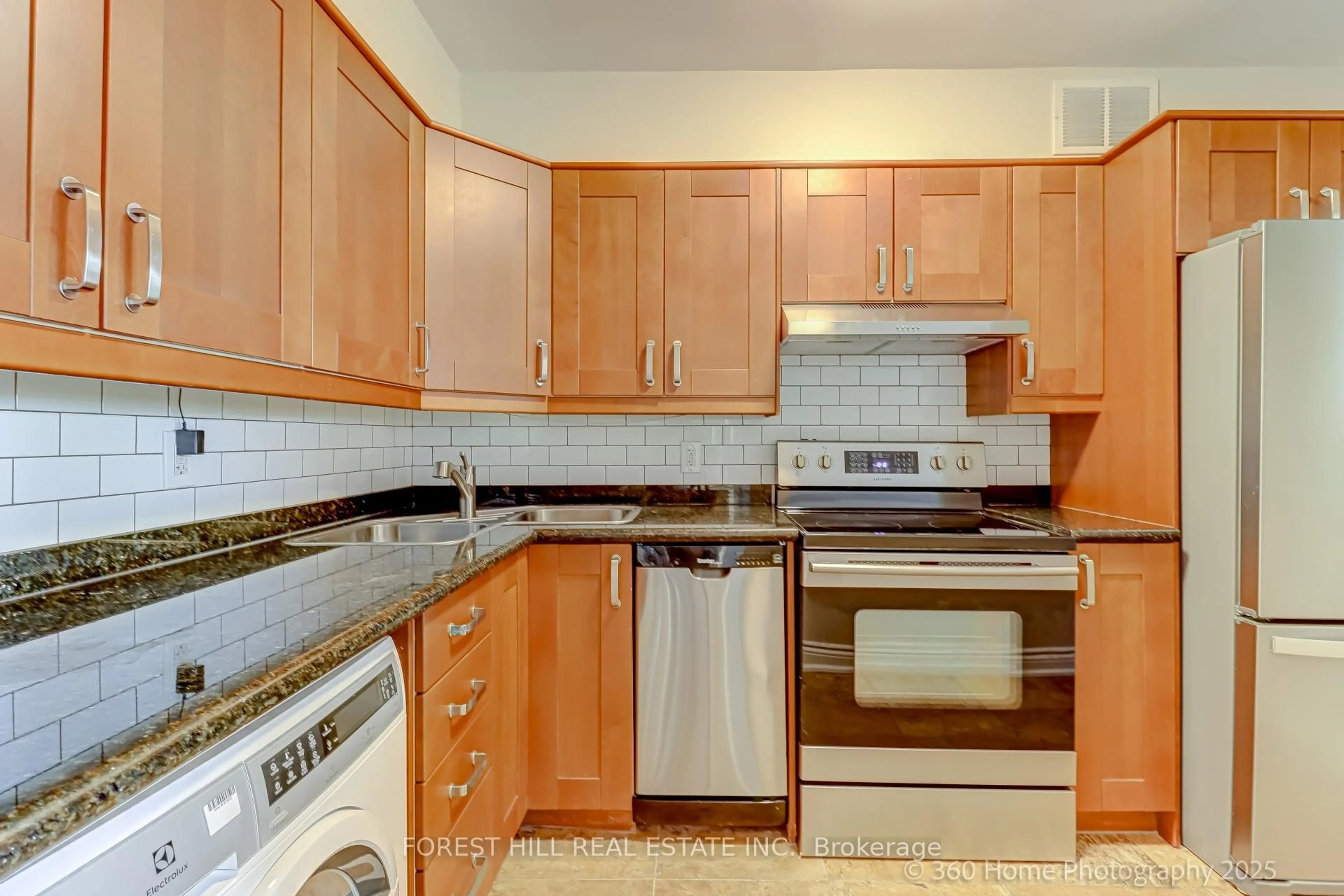 Standard kitchen, unknown for 5949 Yonge St #403, Toronto Ontario M2M 3V8