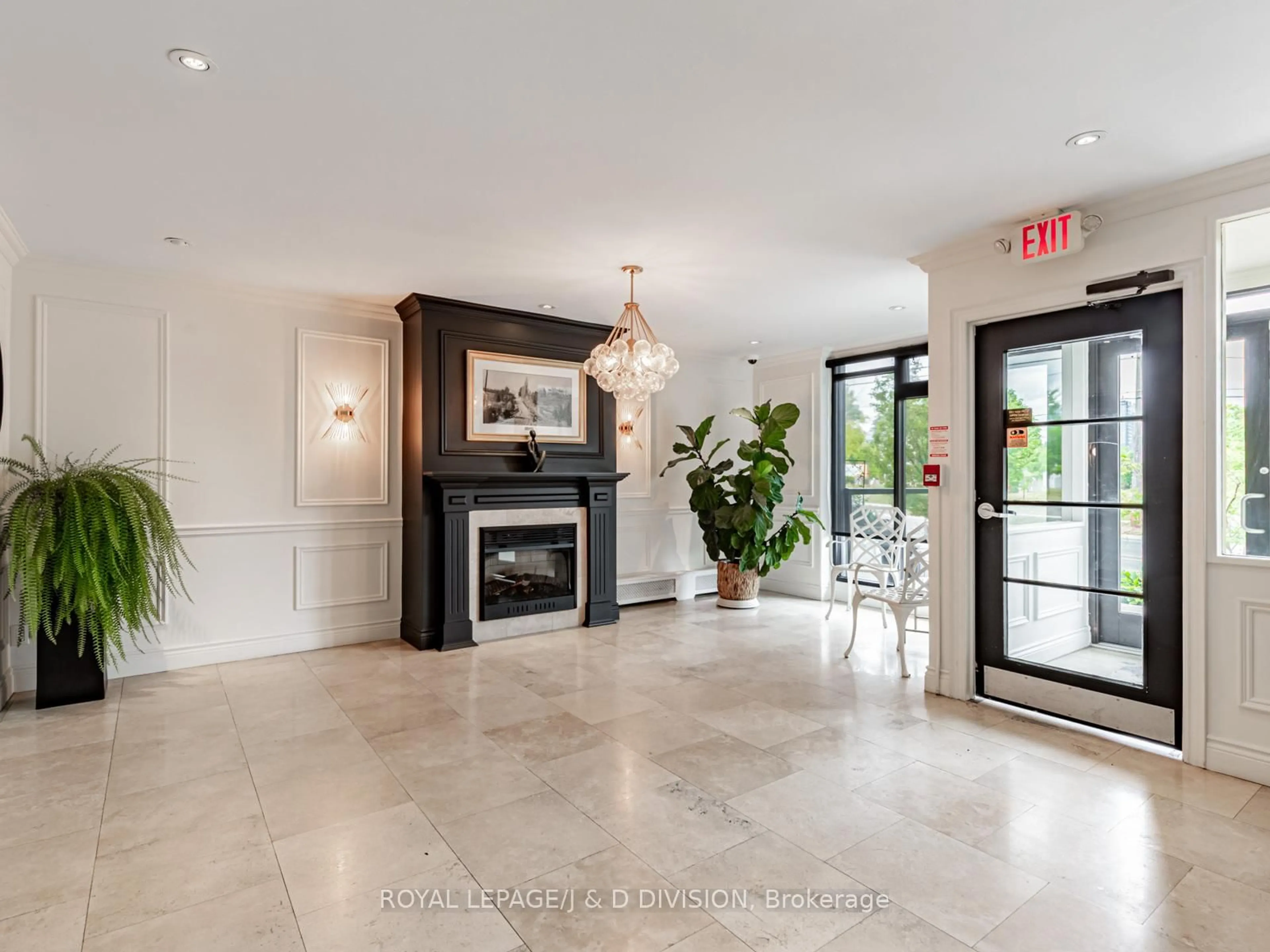 Indoor foyer for 1901 Bayview Ave #301, Toronto Ontario M4G 3E4
