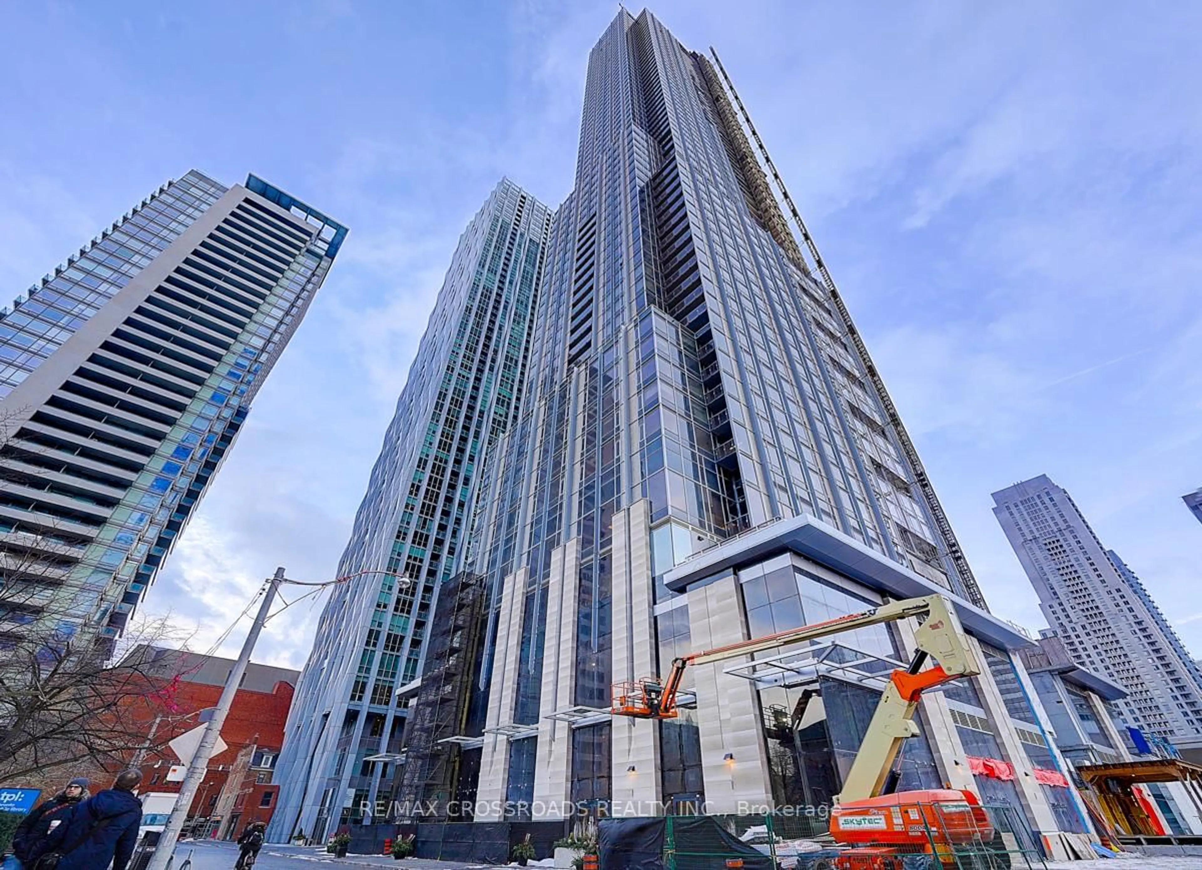 Indoor foyer for 11 Yorkville Ave #1607, Toronto Ontario M4W 1L2