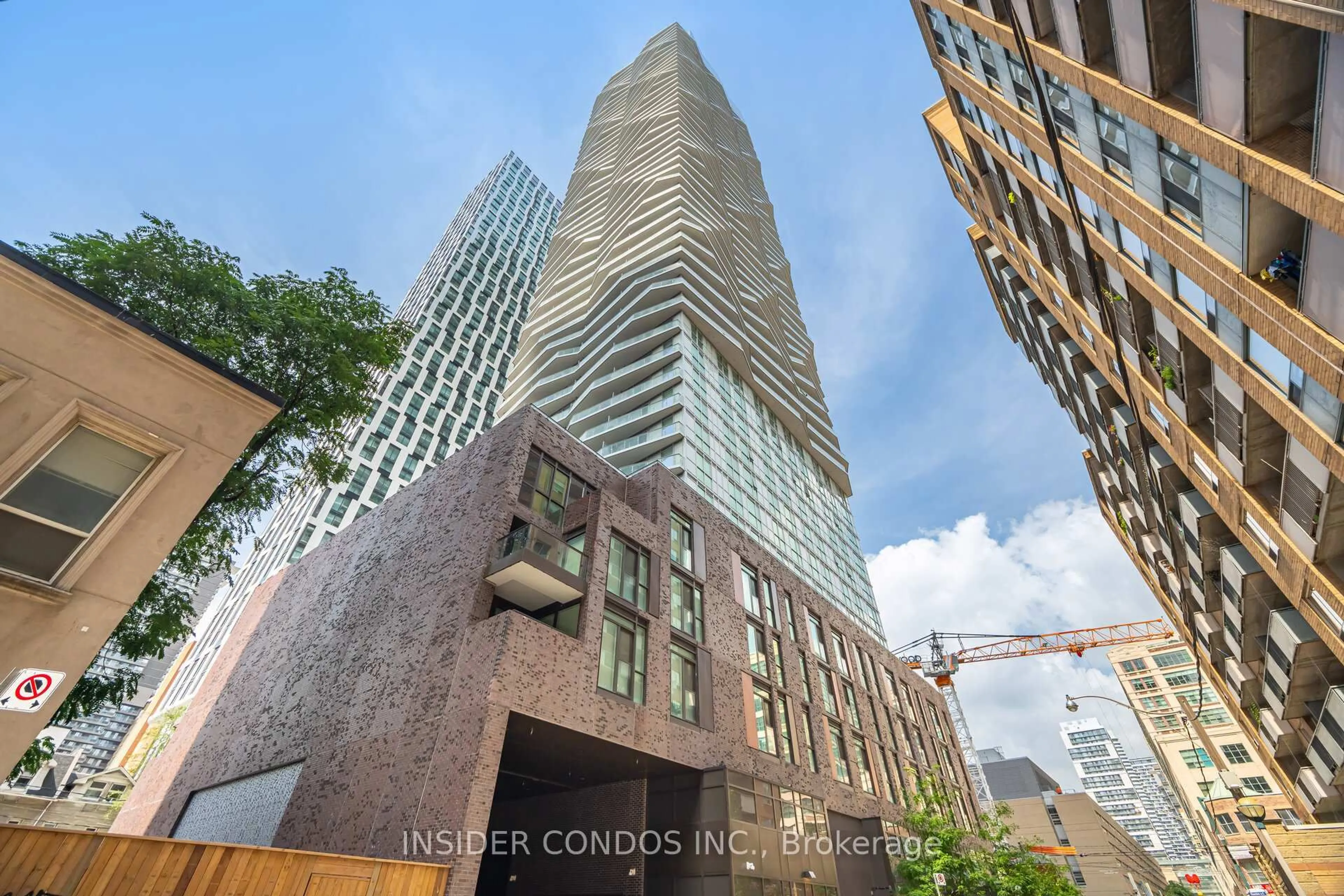 Indoor foyer for 100 Dalhousie St #4710, Toronto Ontario M5B 0C7