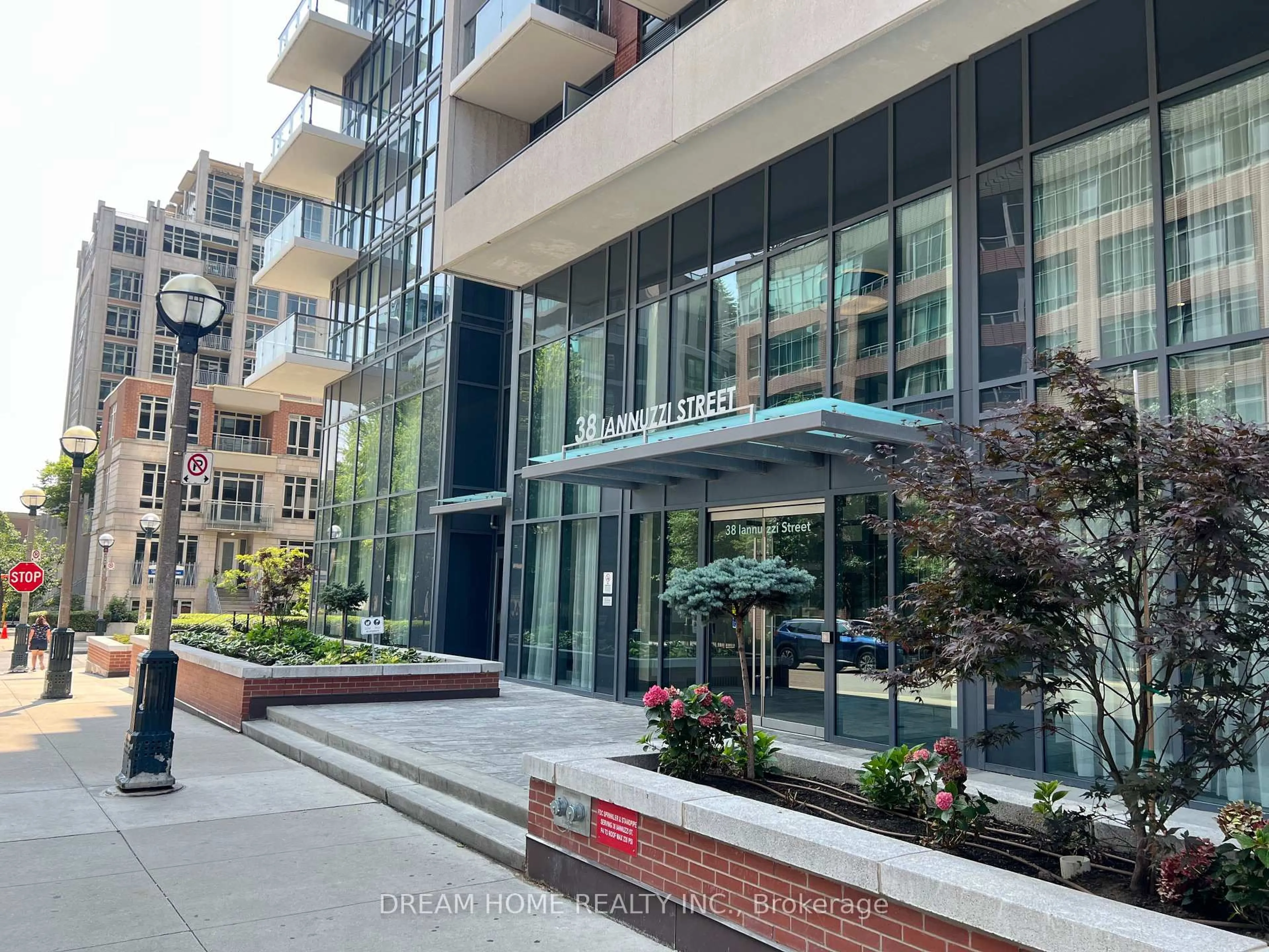 Unknown for 38 Iannuzzi St #807, Toronto Ontario M5V 0S2
