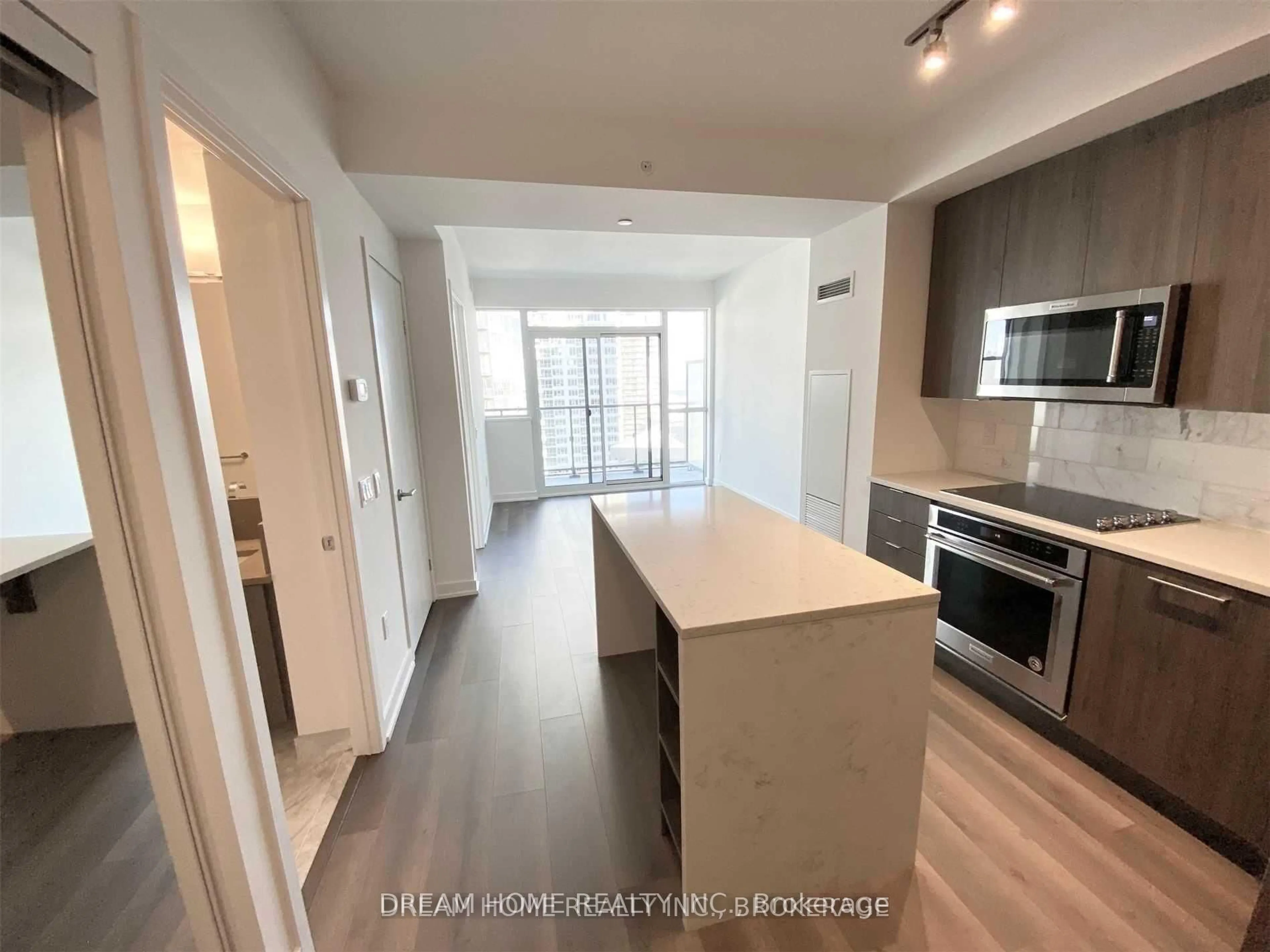 Open concept kitchen, unknown for 38 Iannuzzi St #807, Toronto Ontario M5V 0S2