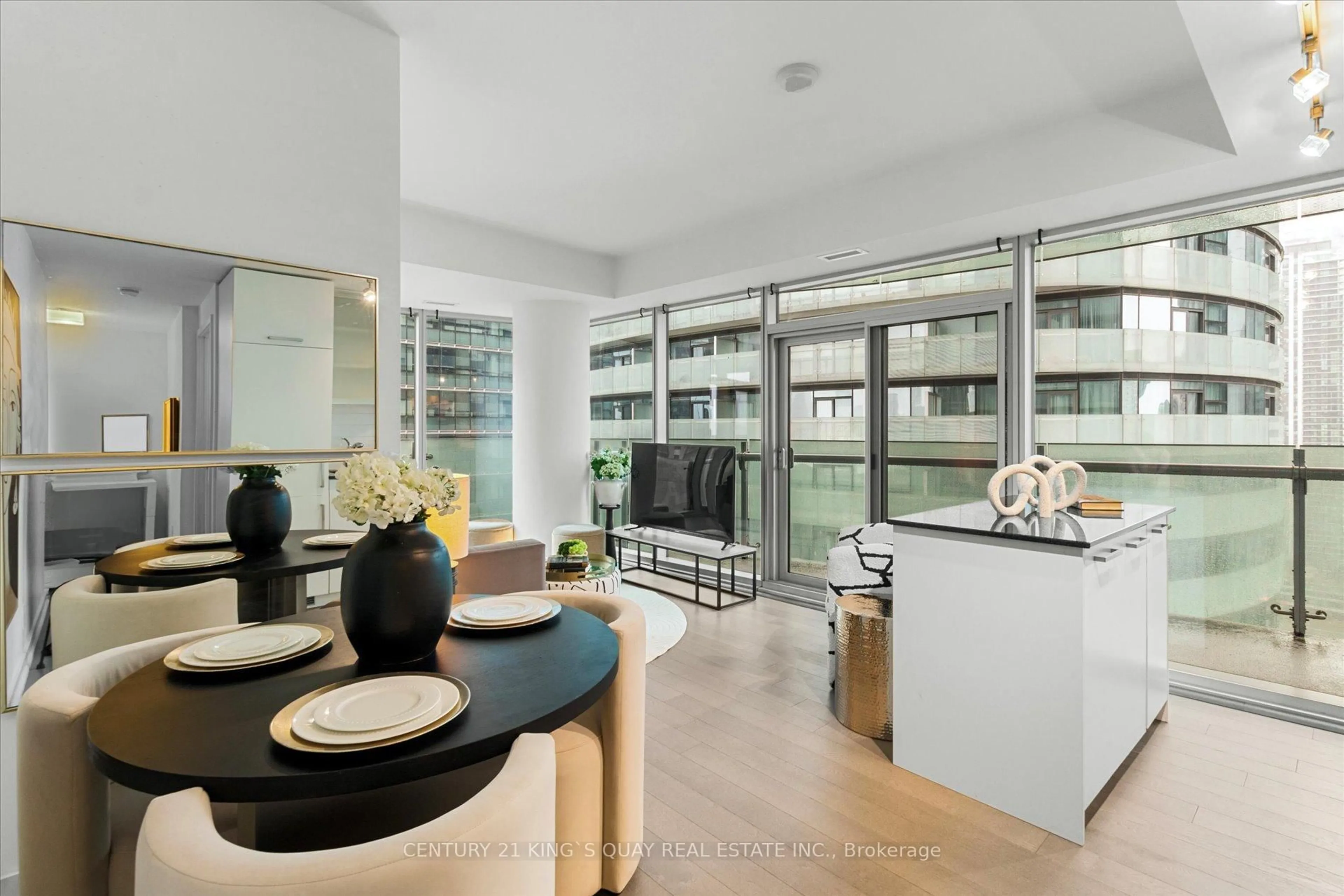 Unknown for 12 York St #2410, Toronto Ontario M5J 0A9