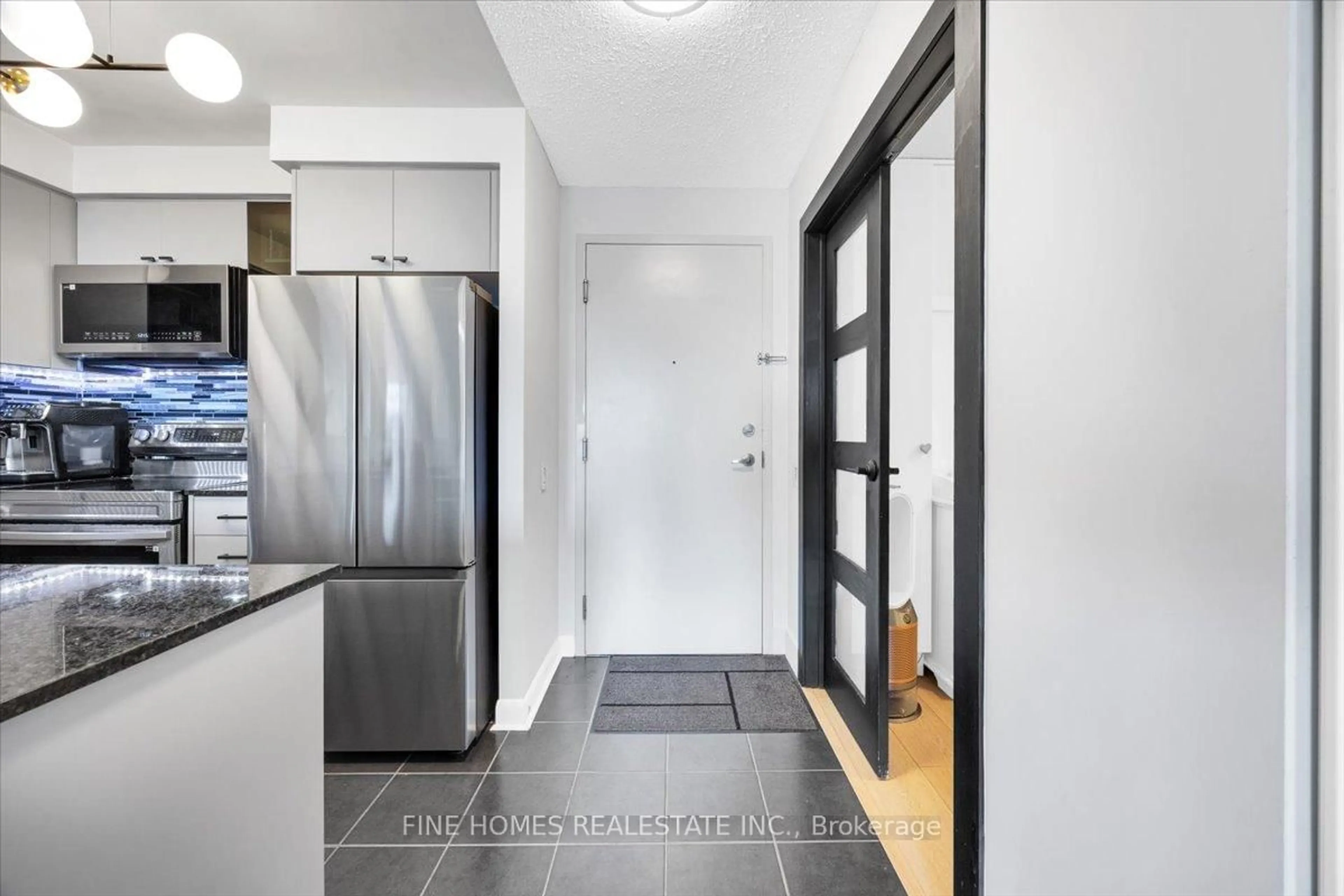 Indoor entryway for 525 Wilson Ave #505, Toronto Ontario M3H 1V1