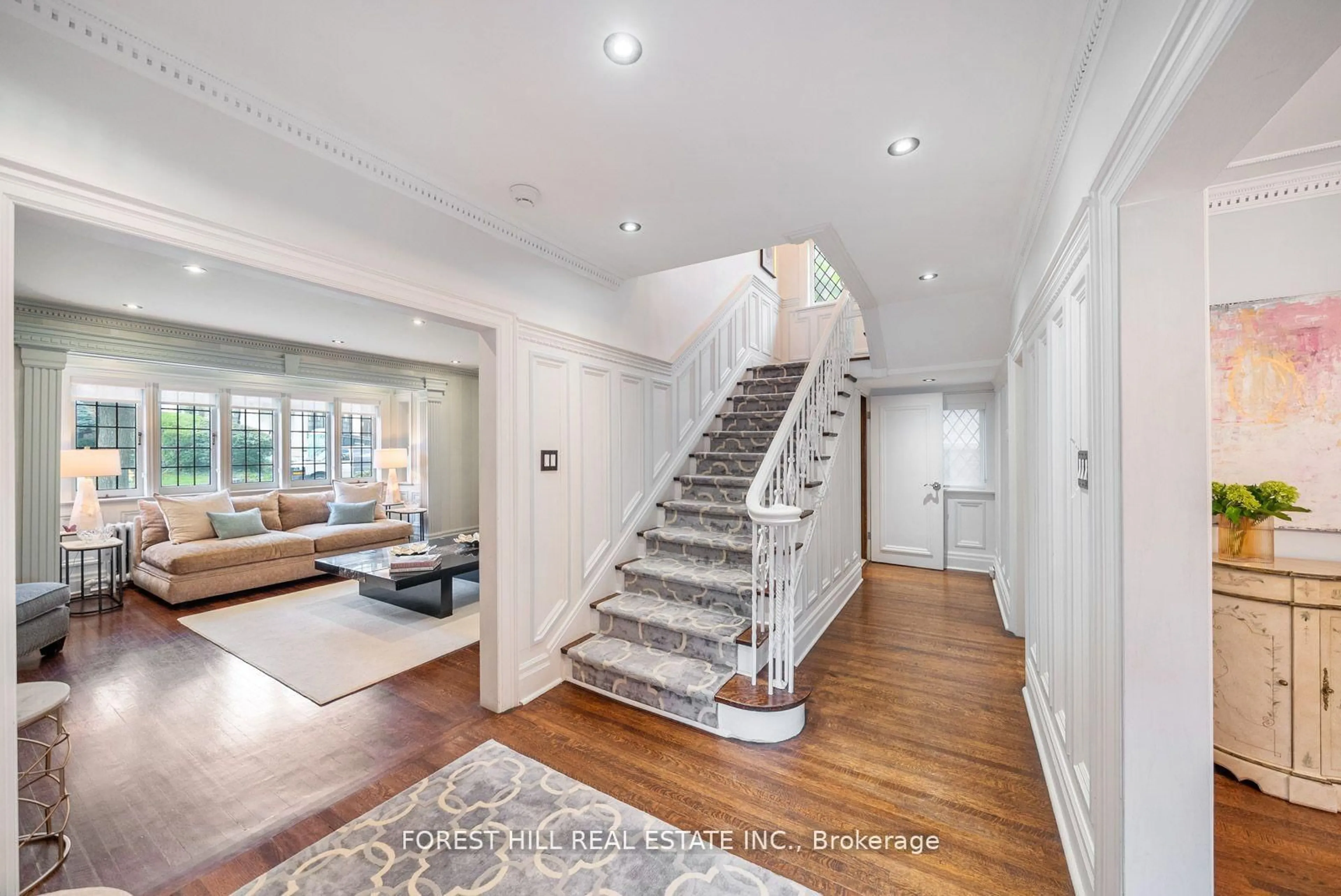 Indoor entryway for 39 Ava Rd, Toronto Ontario M5P 1Y5
