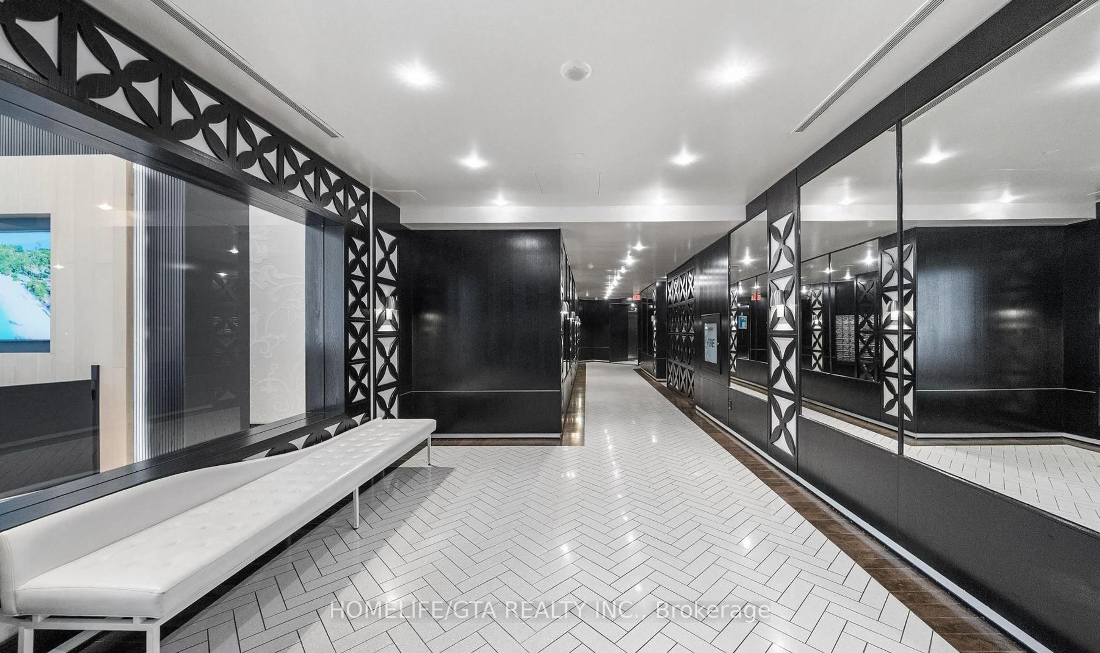 Indoor foyer for 20 Blue Jays Way #809, Toronto Ontario M5V 3W6