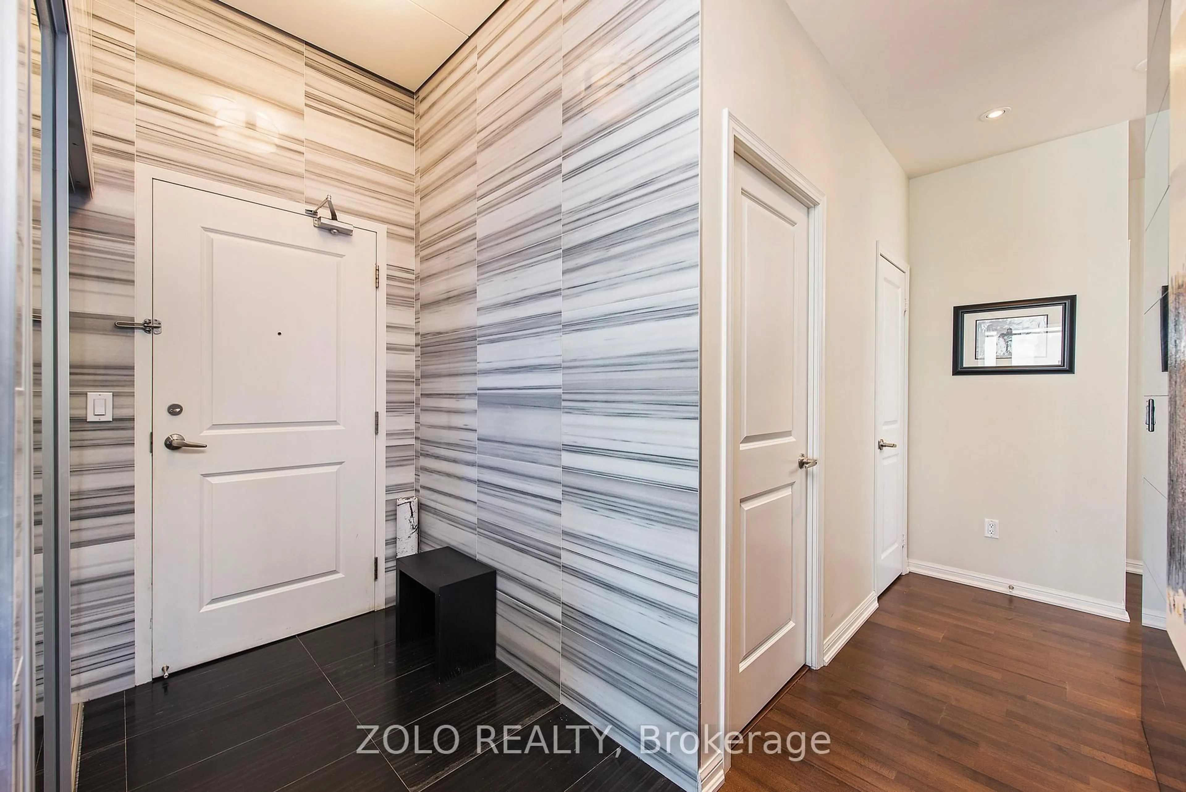 Indoor entryway for 628 Fleet St #3403, Toronto Ontario M5V 1A8