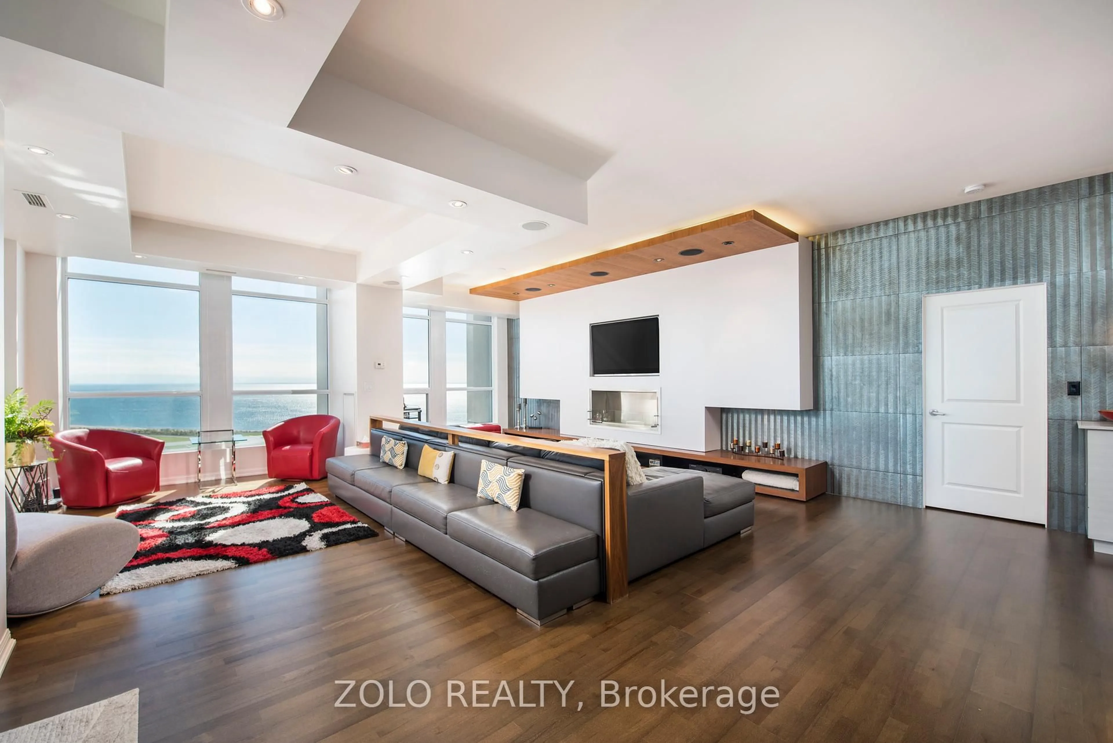 Living room with furniture, wood/laminate floor for 628 Fleet St #3403, Toronto Ontario M5V 1A8