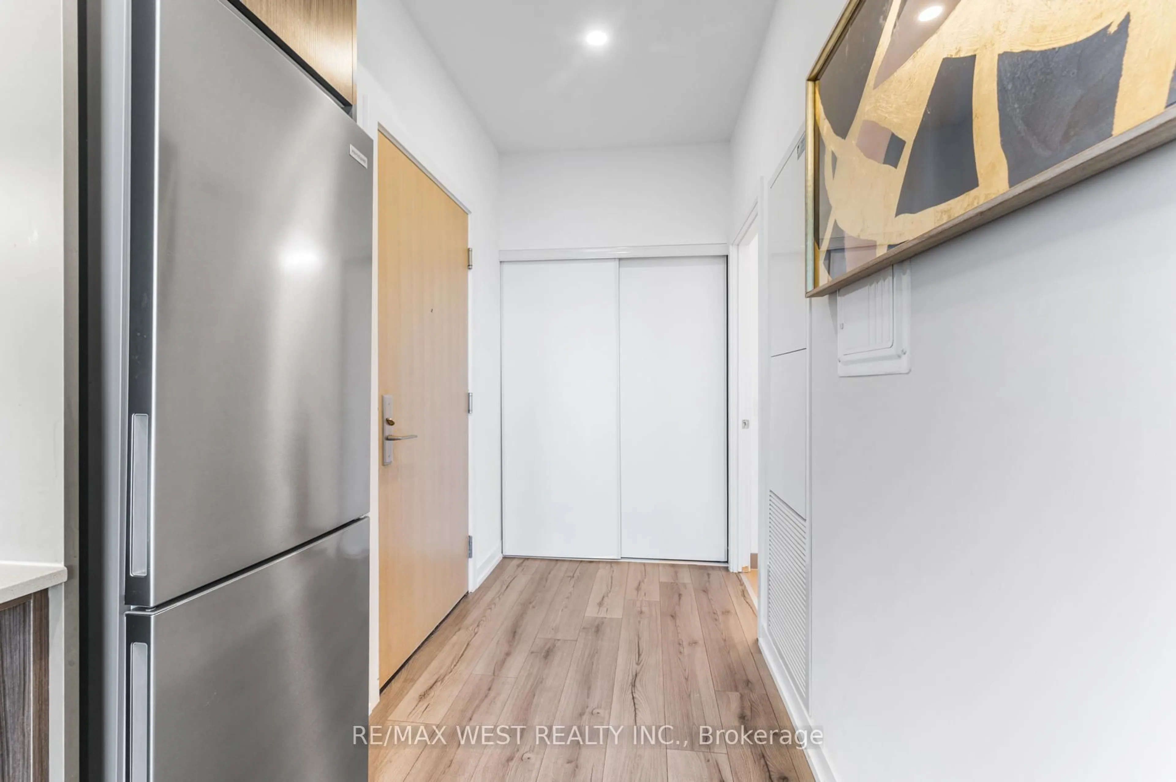 Indoor entryway for 395 Bloor St #5306, Toronto Ontario M4W 0B4