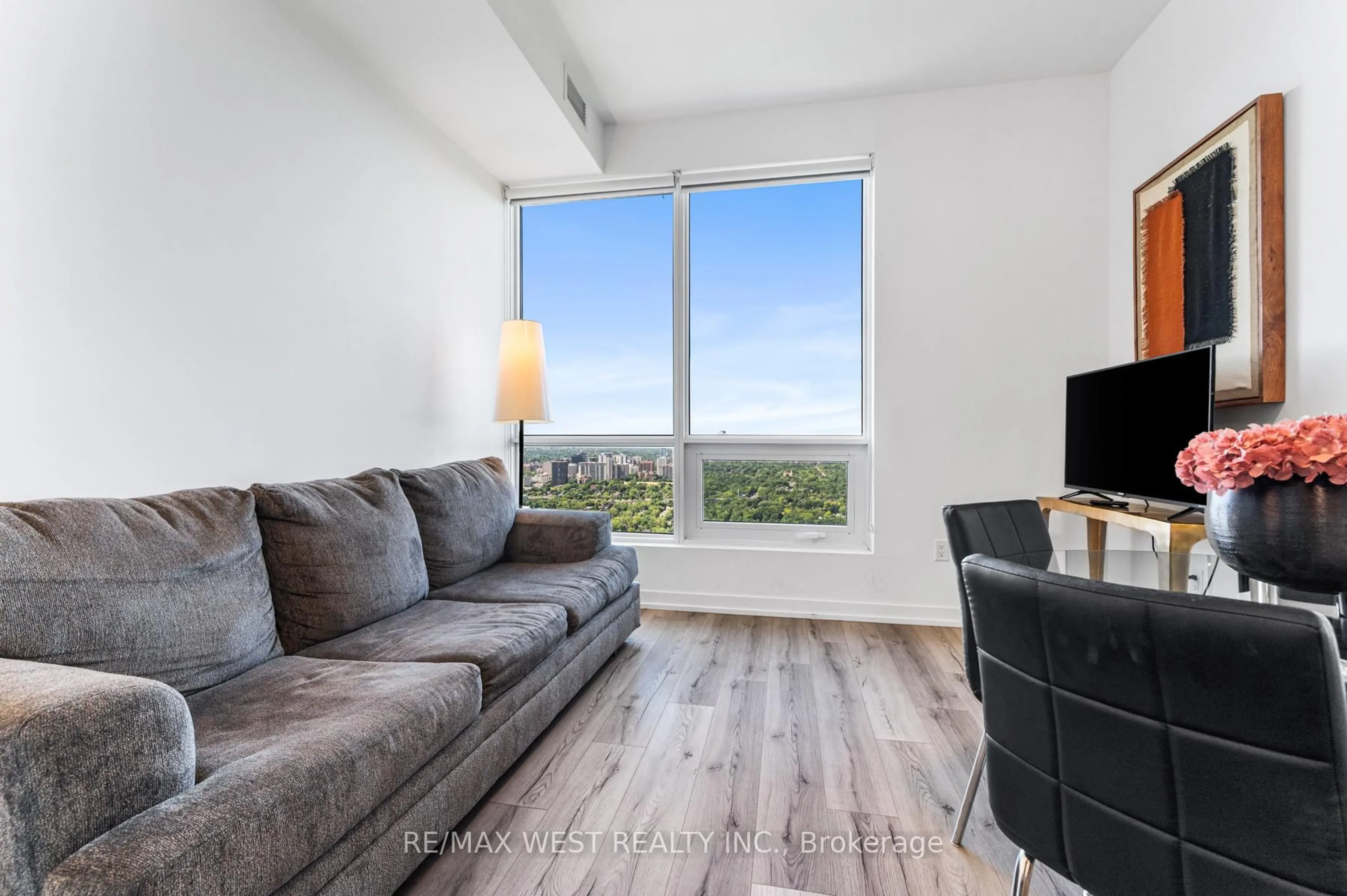 A pic of a room for 395 Bloor St #5306, Toronto Ontario M4W 0B4