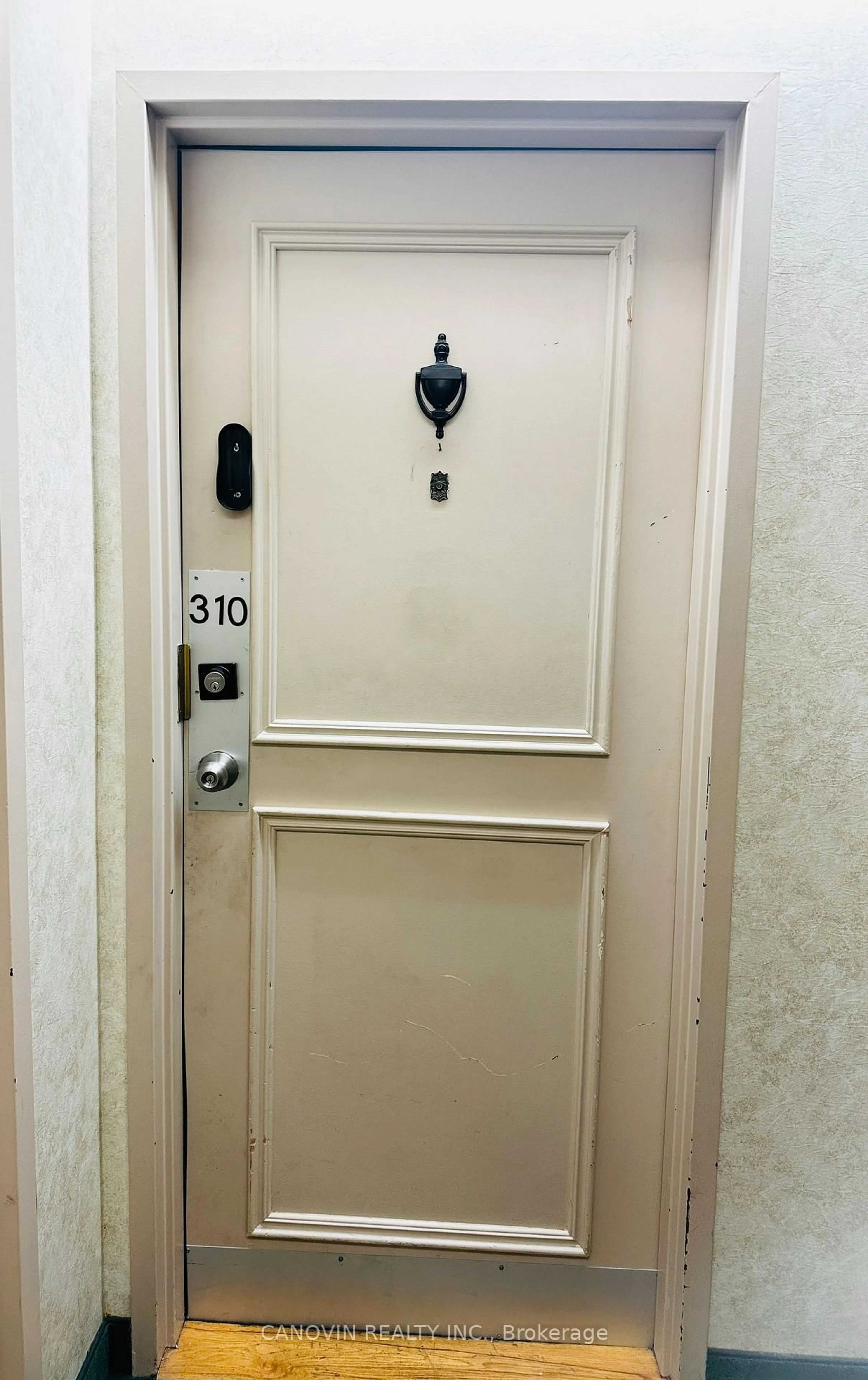 Indoor foyer for 205 Hilda Ave #310, Toronto Ontario M2M 4B1