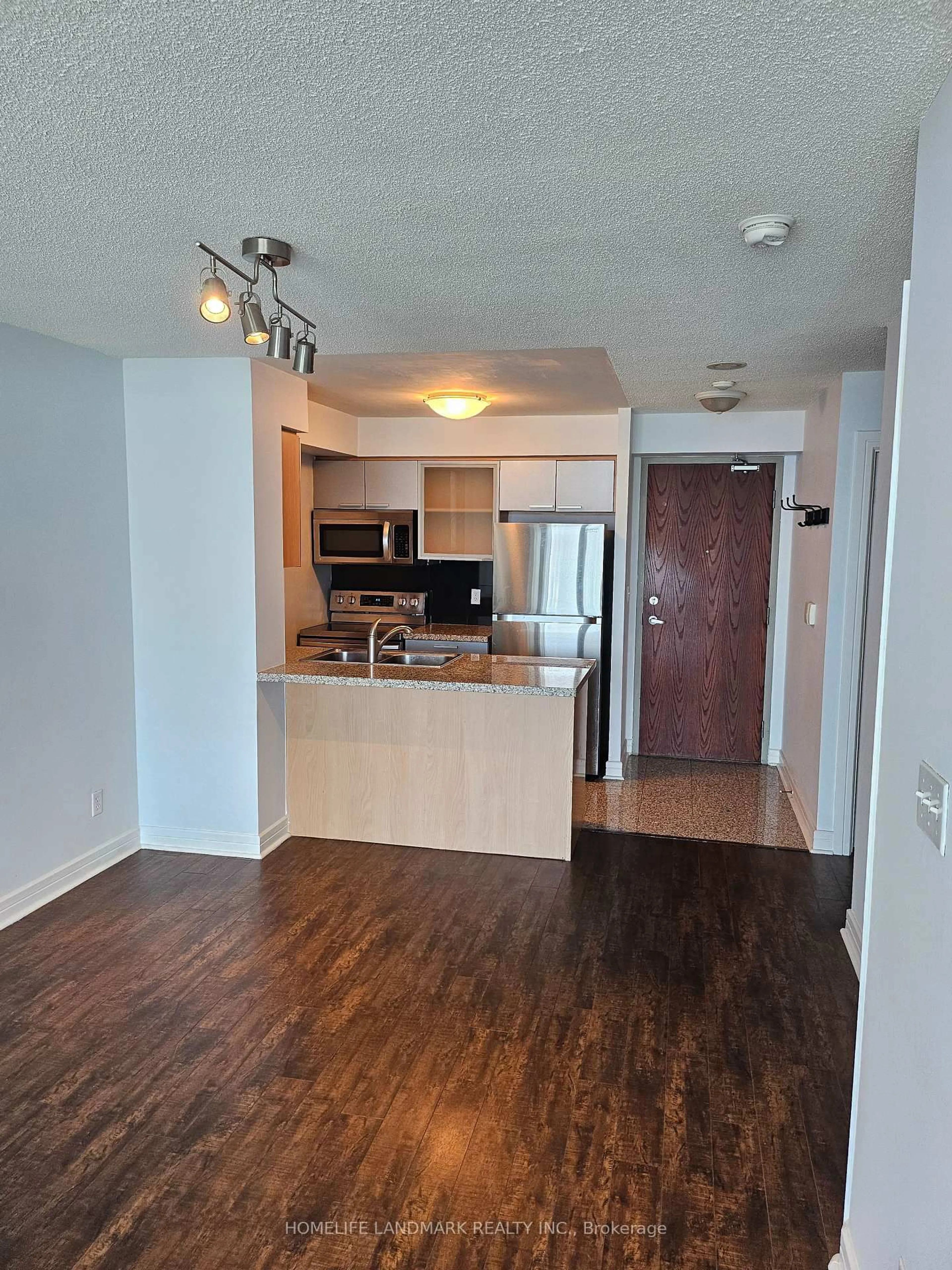 Standard kitchen, wood/laminate floor for 18 Harrison Garden Blvd #2606, Toronto Ontario M2N 7J7
