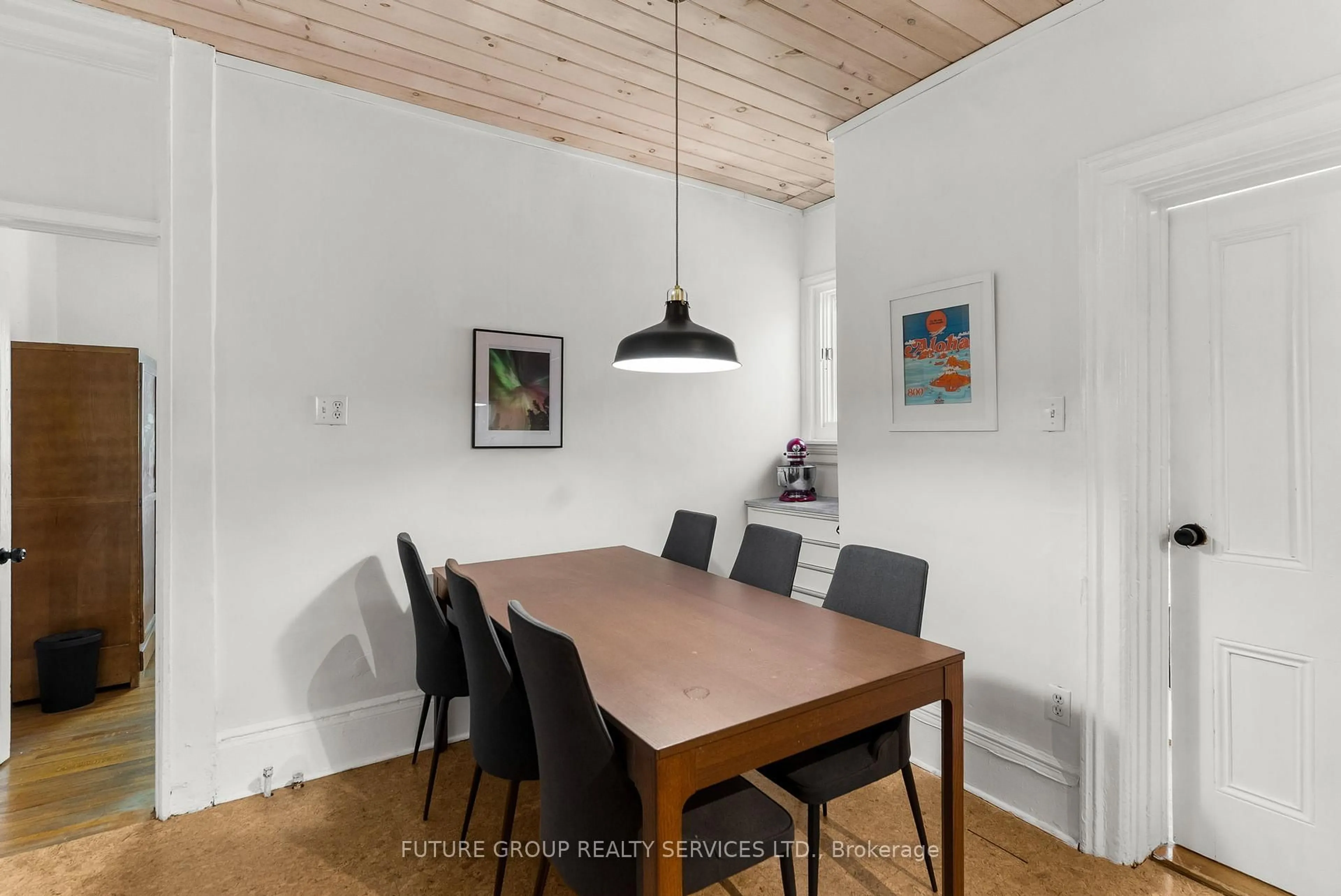 Dining room, wood/laminate floor for 10 Borden St, Toronto Ontario M5S 2M9