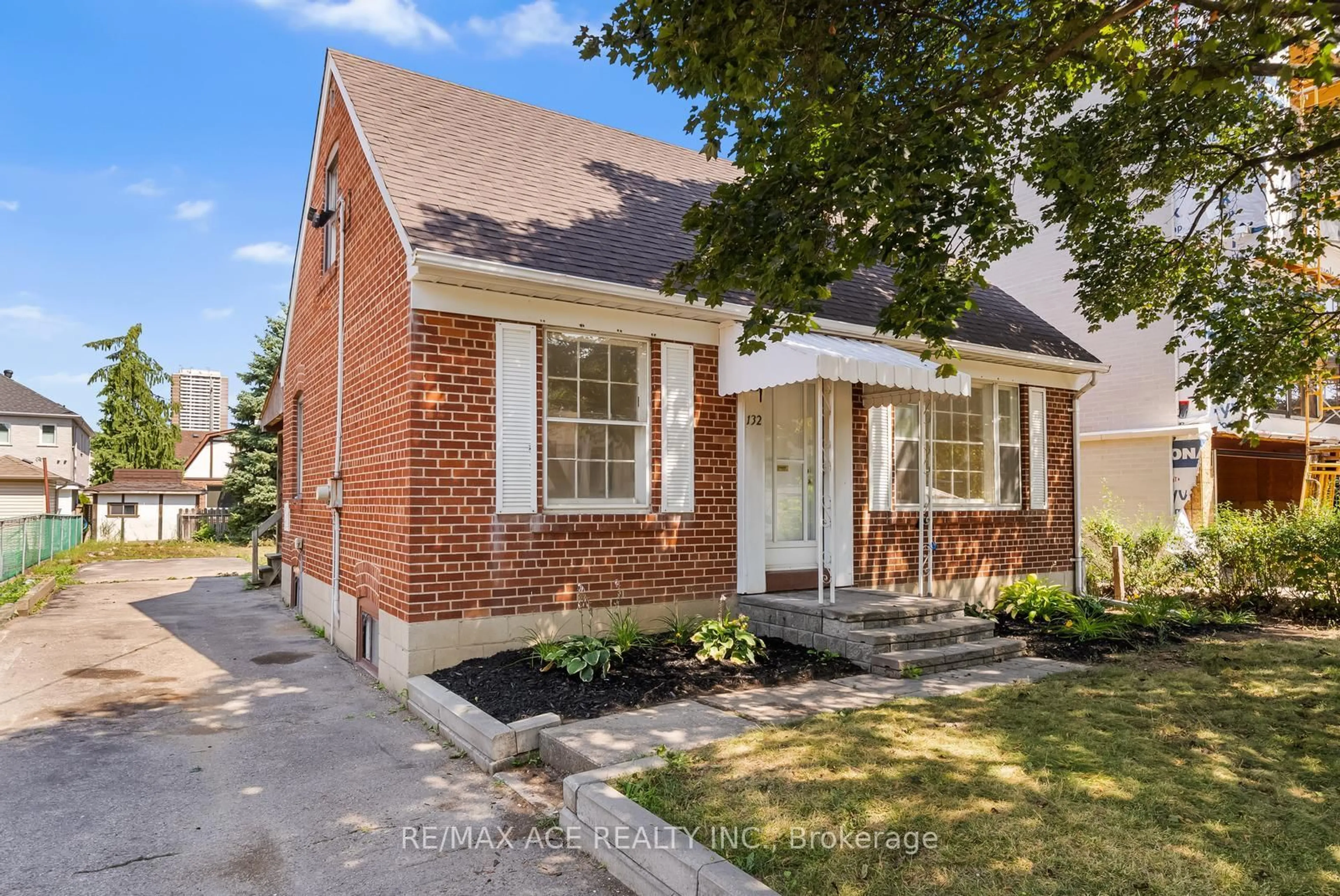 Home with brick exterior material, street for 132 Homewood Ave, Toronto Ontario M2M 1K3