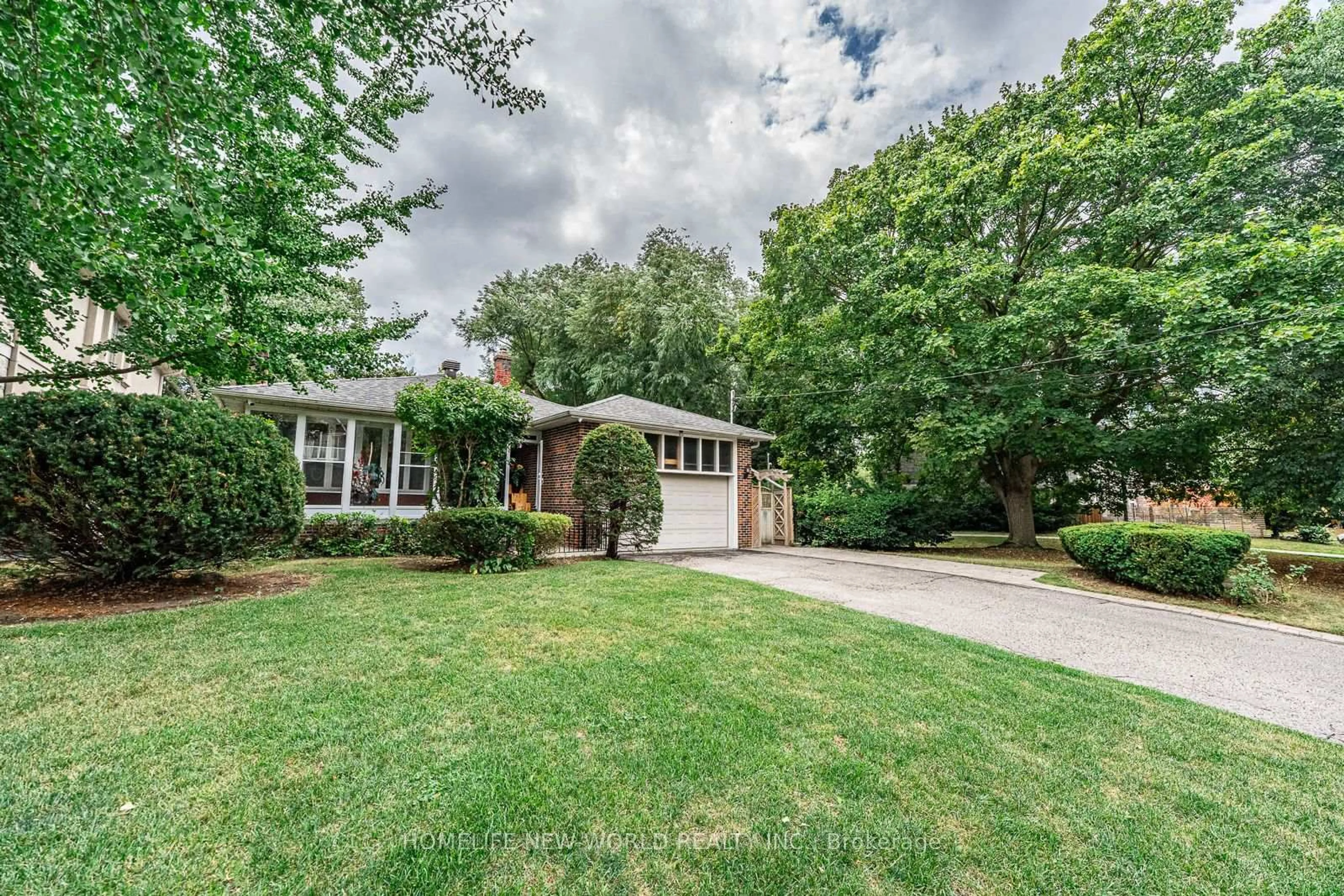 Home with brick exterior material, street for 81 Hillcrest Ave, Toronto Ontario M2N 3N6