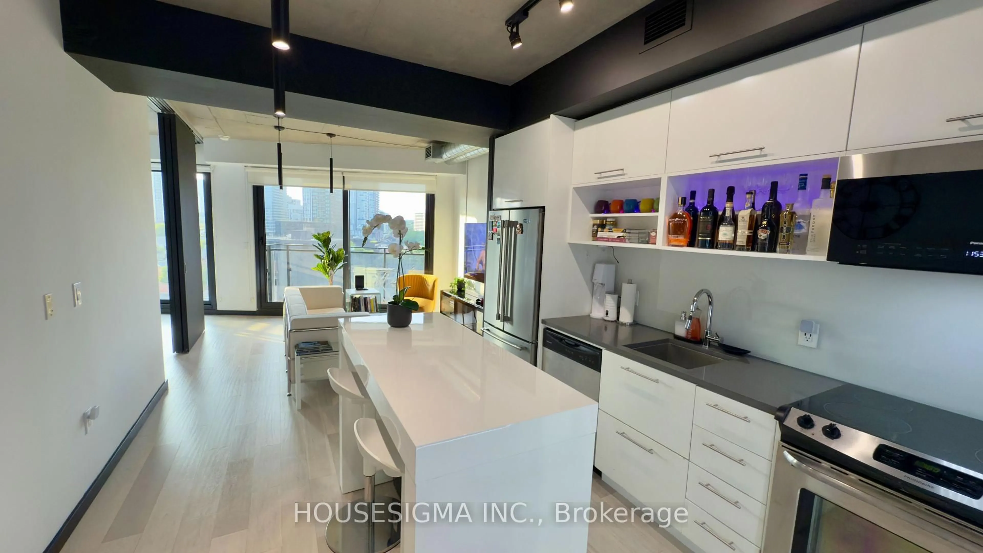 Contemporary kitchen, ceramic/tile floor for 51 Trolley Cres #901, Toronto Ontario M5A 0E9