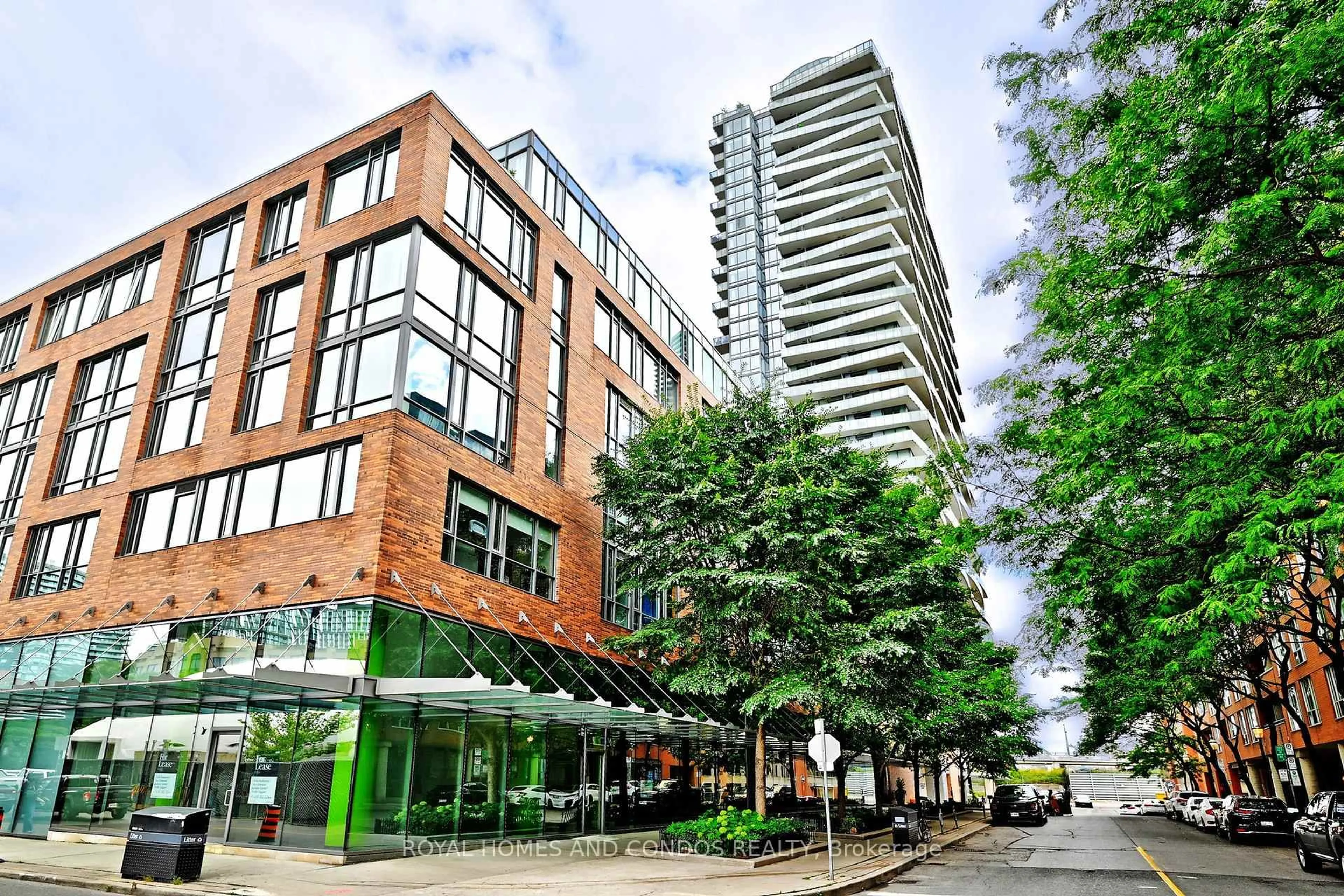 Patio, building for 3 Market St #212, Toronto Ontario M5E 0A3