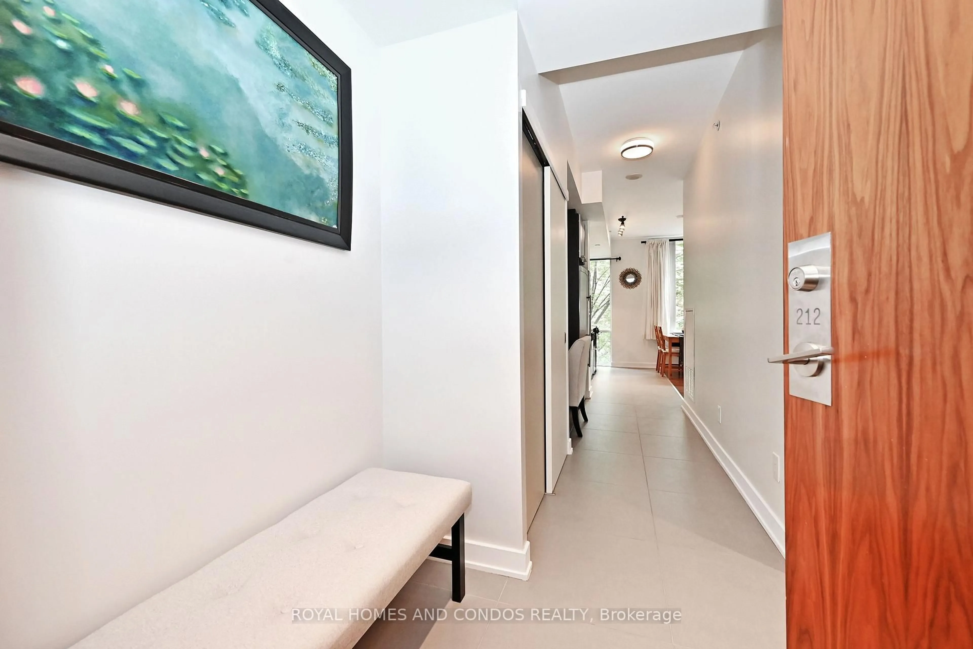 Indoor foyer for 3 Market St #212, Toronto Ontario M5E 0A3
