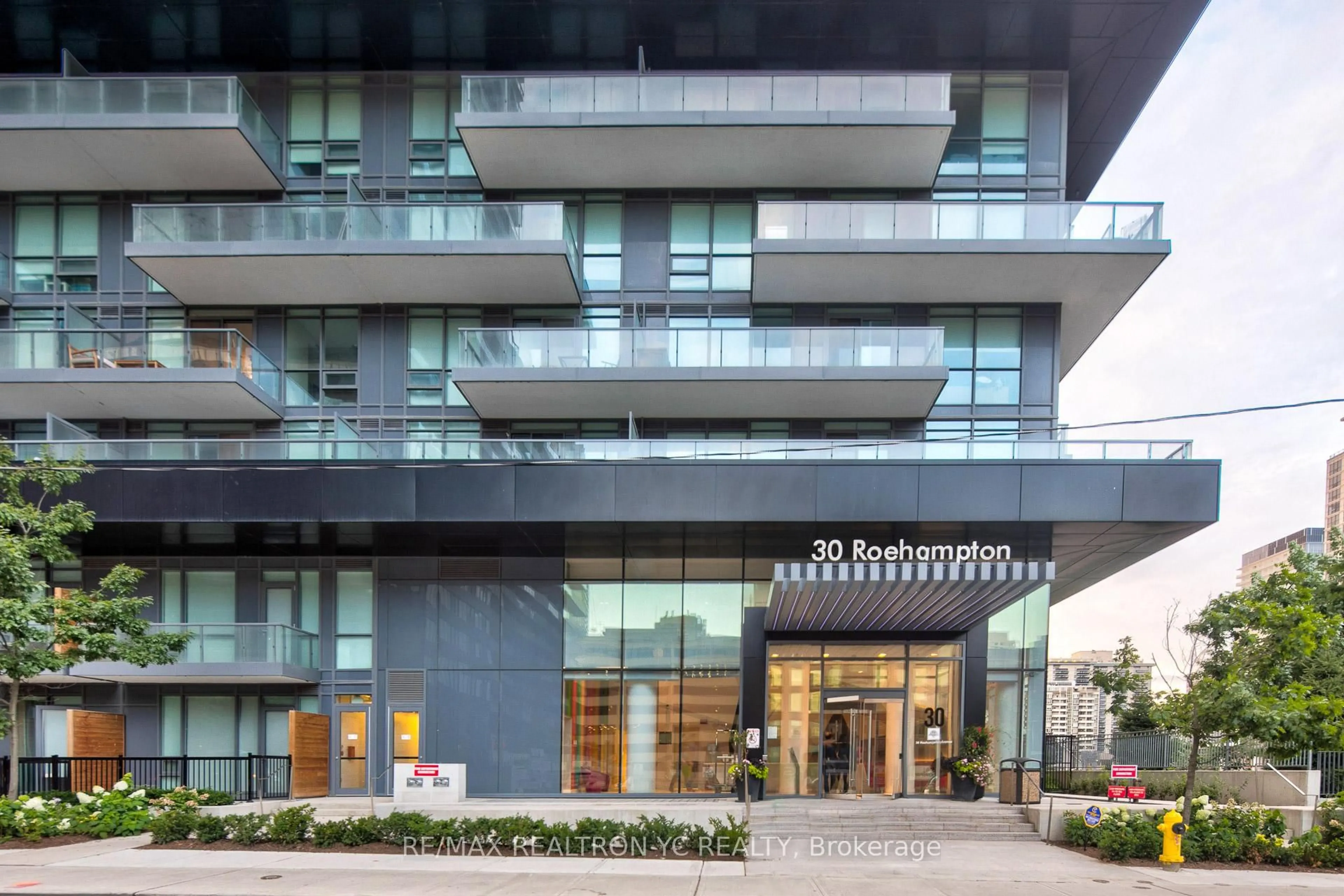 Indoor foyer for 30 Roehampton Ave #2509, Toronto Ontario M4P 0B9