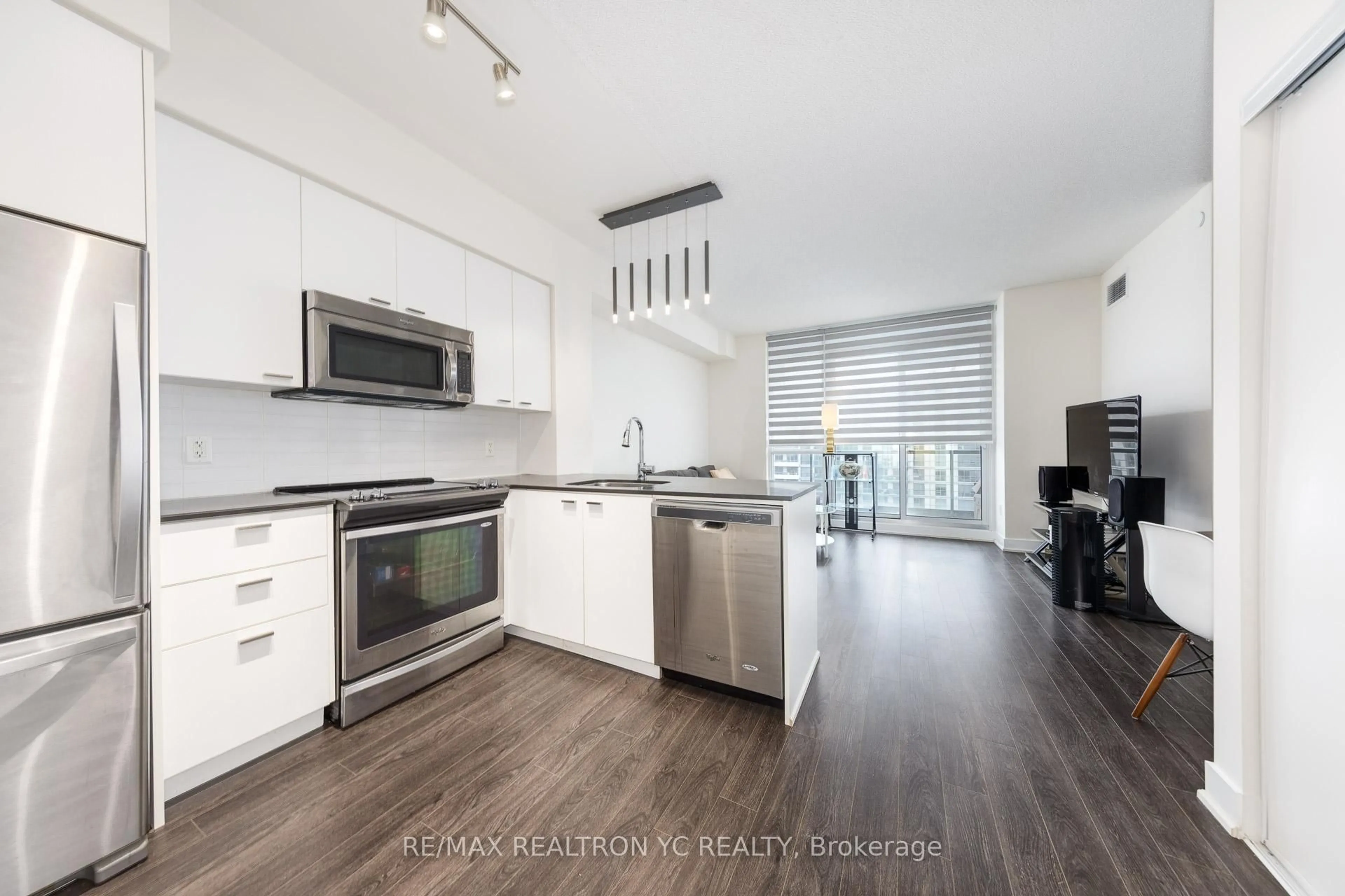 Open concept kitchen, unknown for 30 Roehampton Ave #2509, Toronto Ontario M4P 0B9