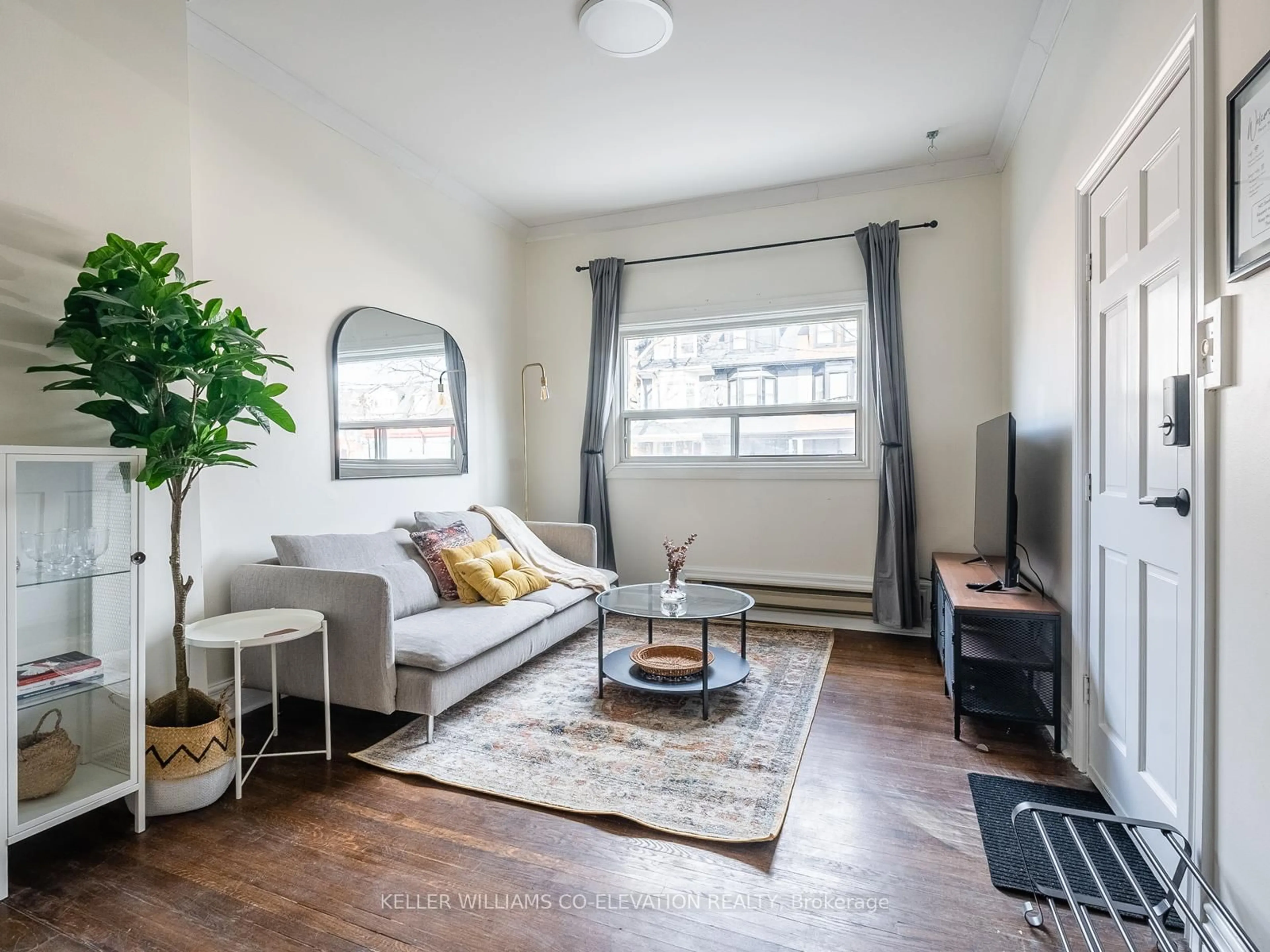 Living room with furniture, unknown for 48 Massey St, Toronto Ontario M6J 2T4