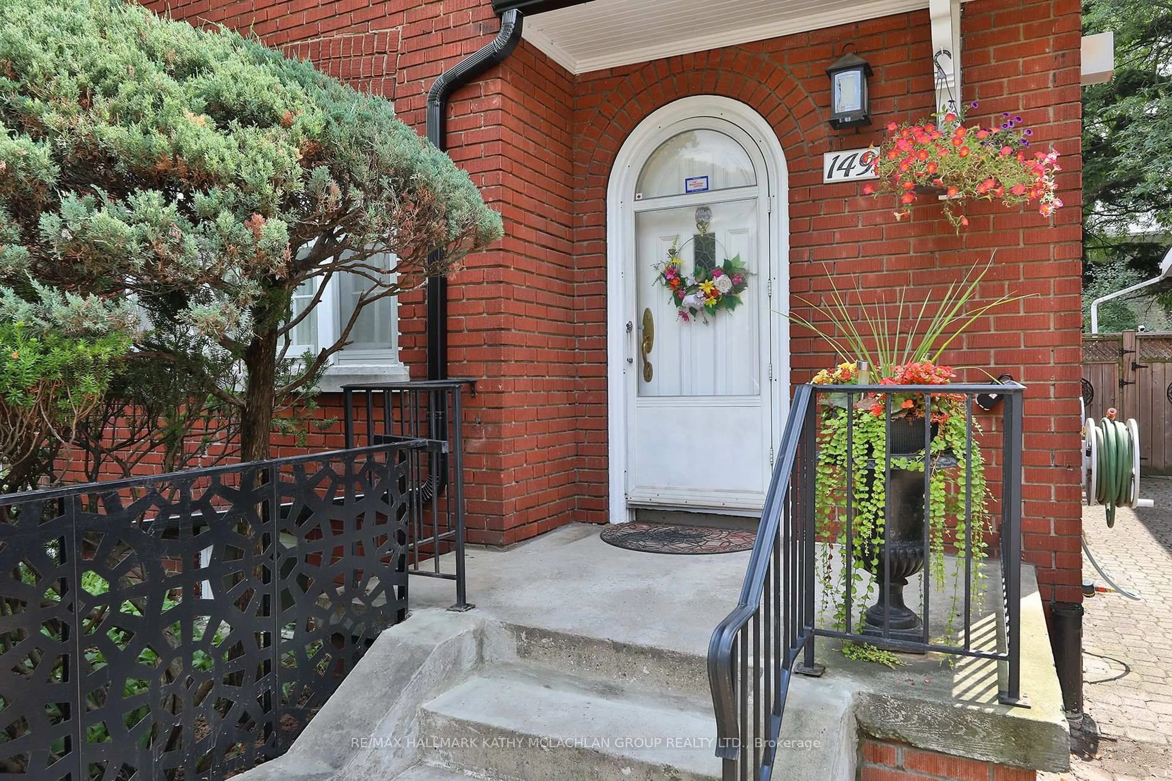 Indoor entryway for 149 Donlea Dr, Toronto Ontario M4G 2M7