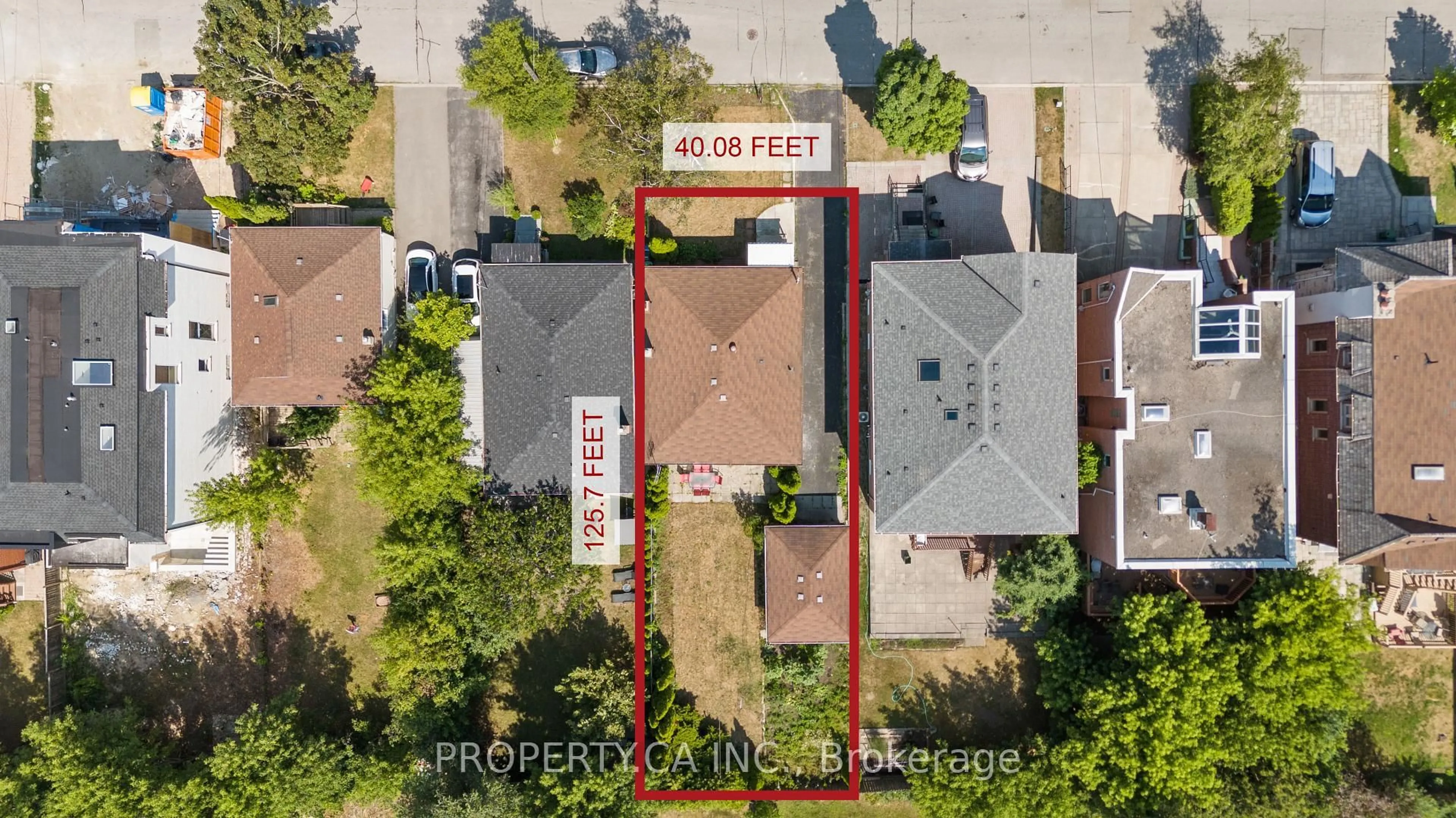 A pic from outside/outdoor area/front of a property/back of a property/a pic from drone, street for 35 Farrell Ave, Toronto Ontario M2R 1C7