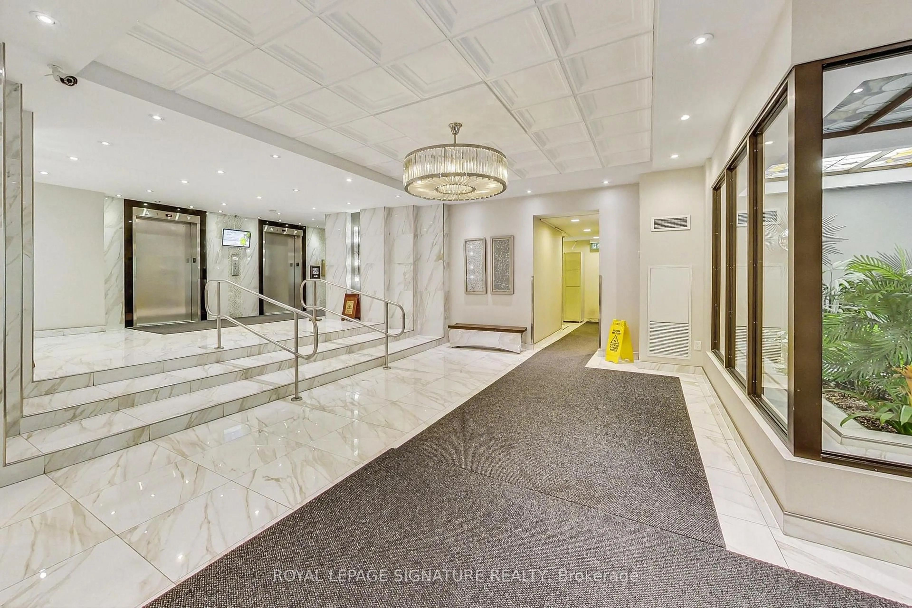 Indoor foyer for 33 Elmhurst Ave #1208, Toronto Ontario M2N 6G8