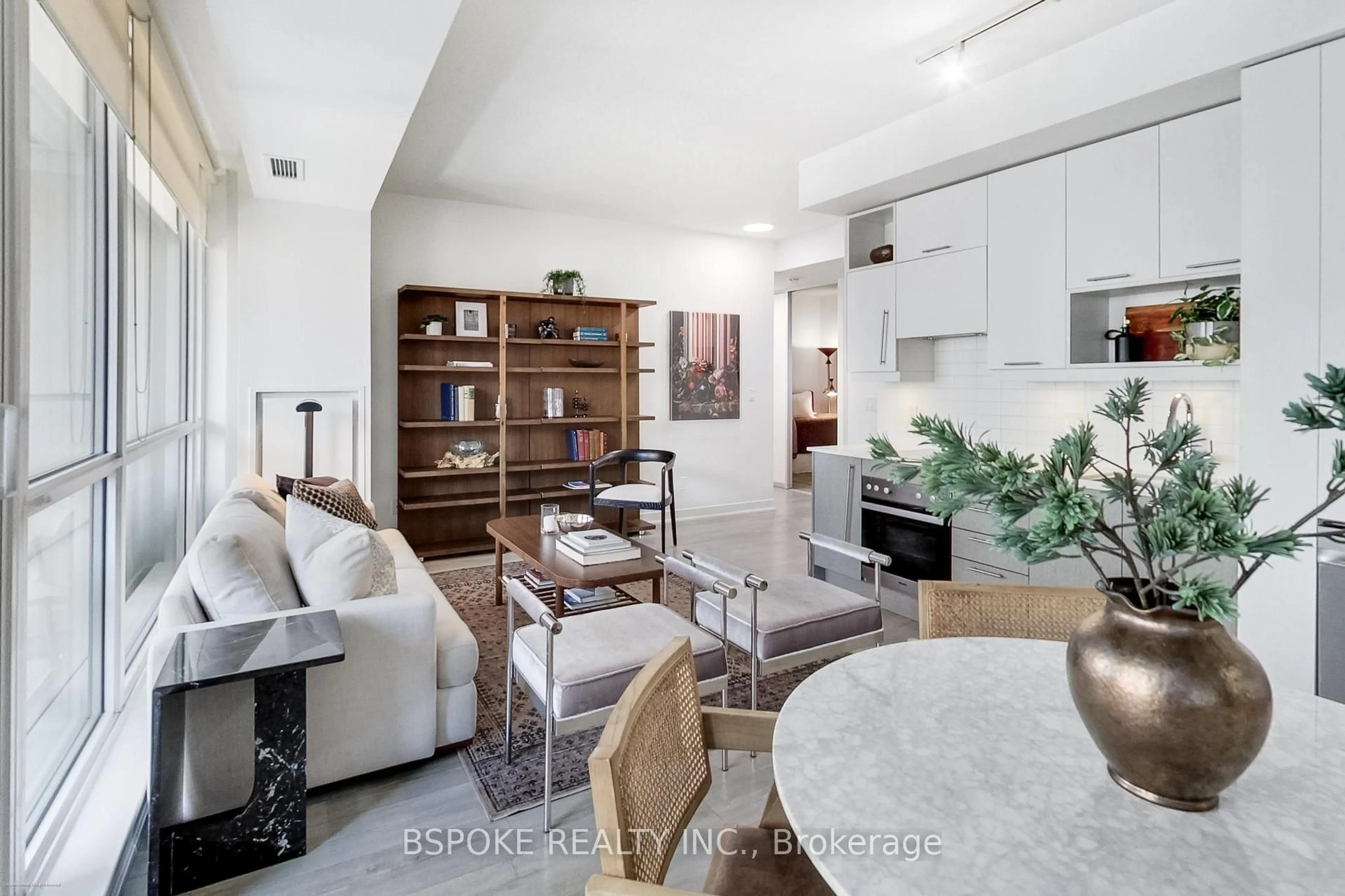 Living room with furniture, unknown for 199 Richmond St #518, Toronto Ontario M5V 0H4
