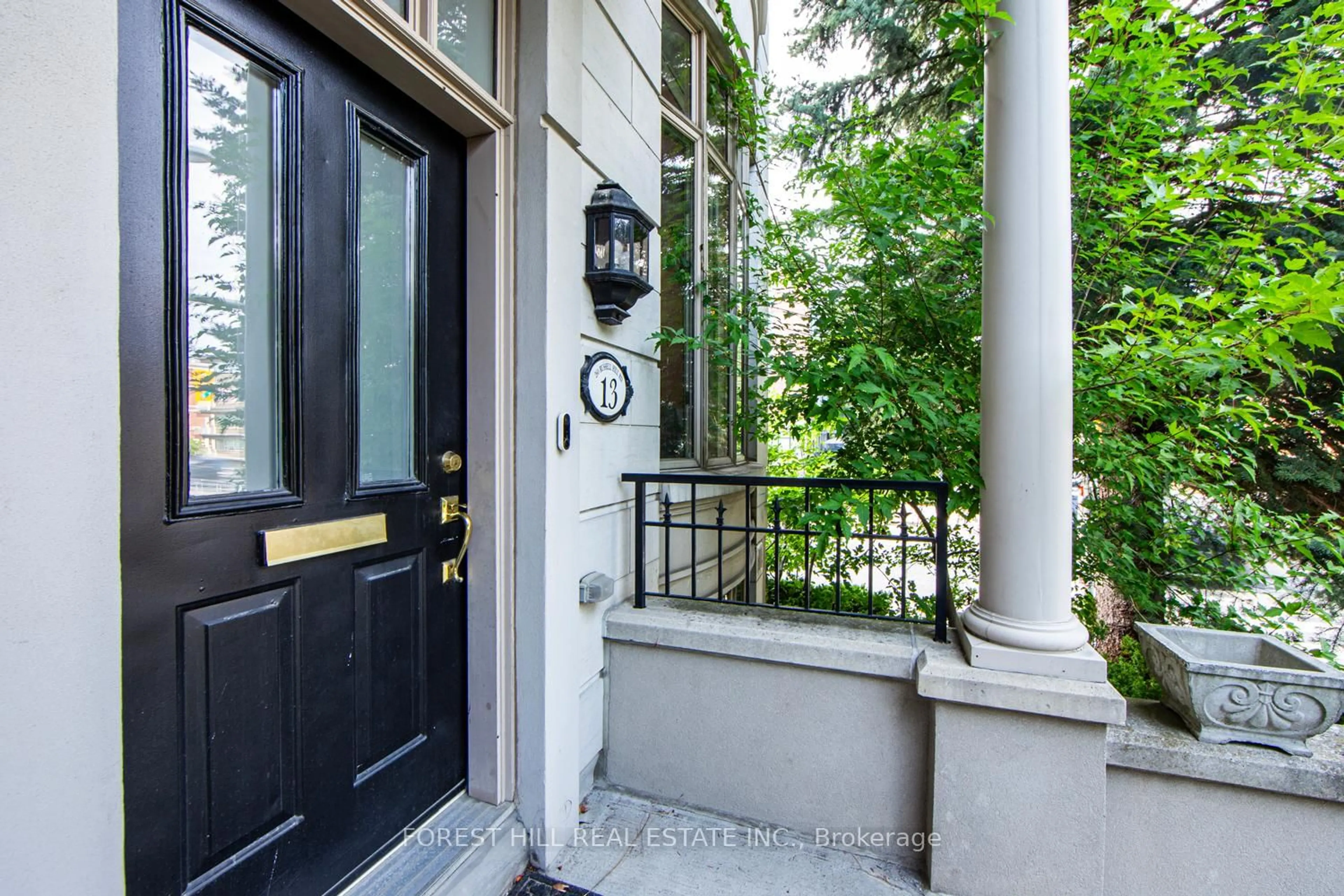 Indoor entryway for 260 Russell Hill Rd #13, Toronto Ontario M4V 2T2
