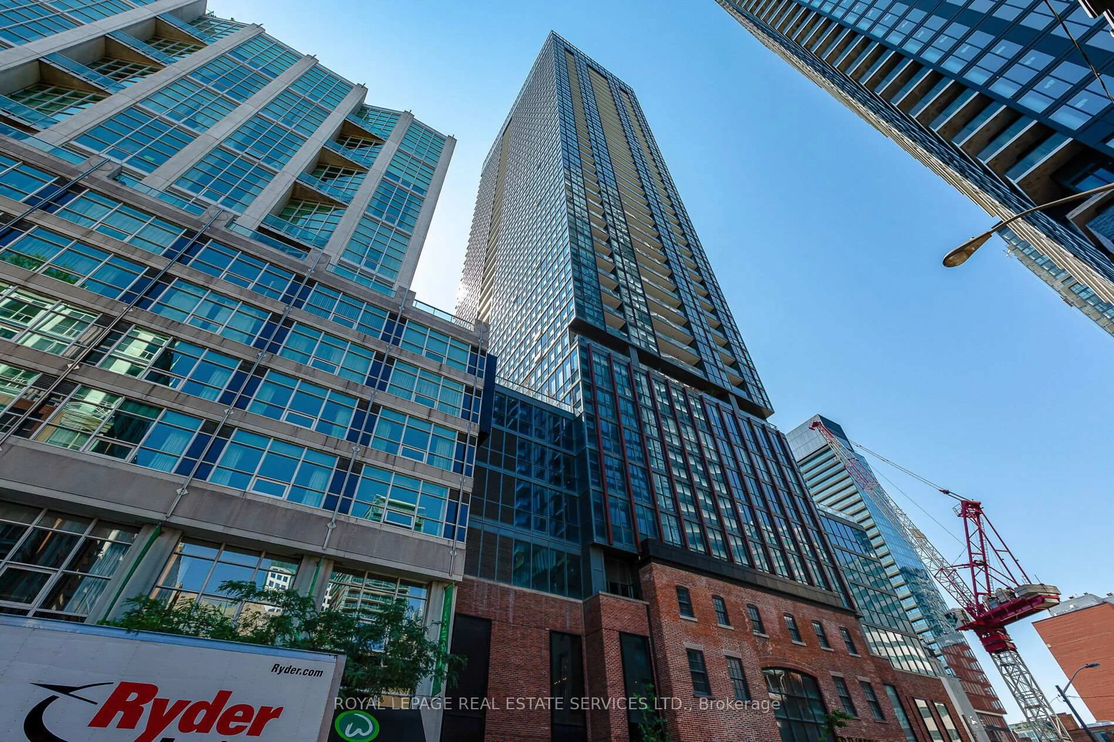 Indoor foyer for 88 Blue Jays Way #2301, Toronto Ontario M5V 0L7