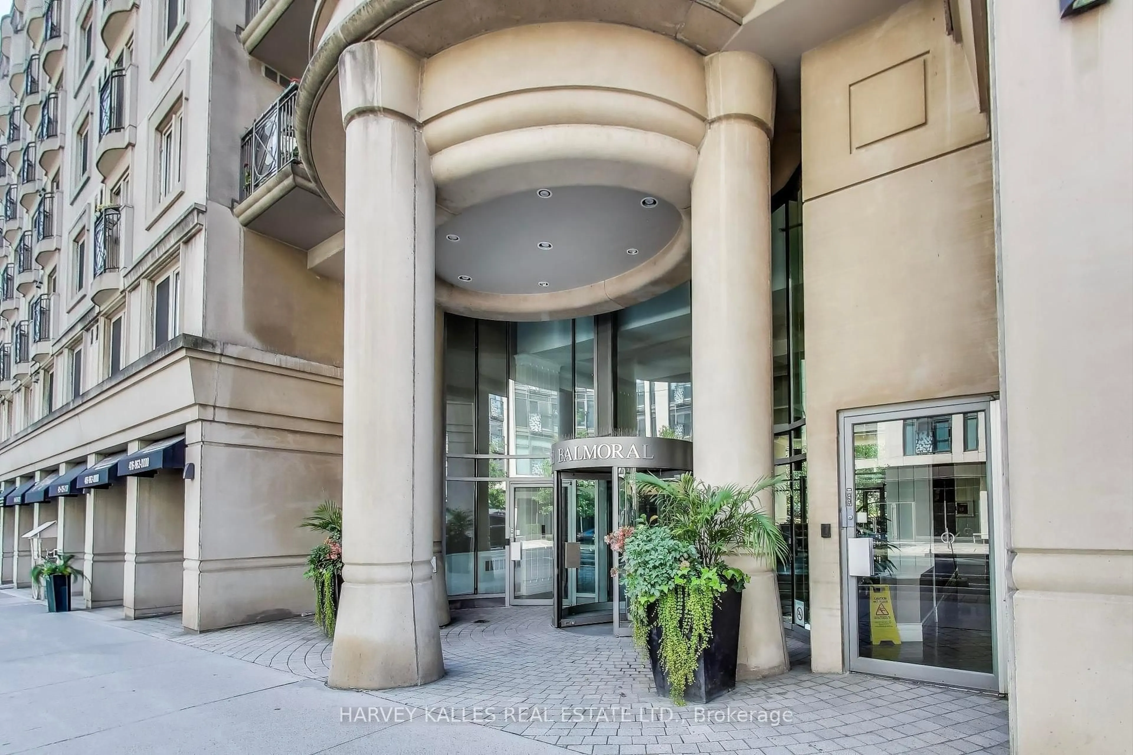 Indoor foyer for 1 Balmoral Ave #804, Toronto Ontario M4V 3B9