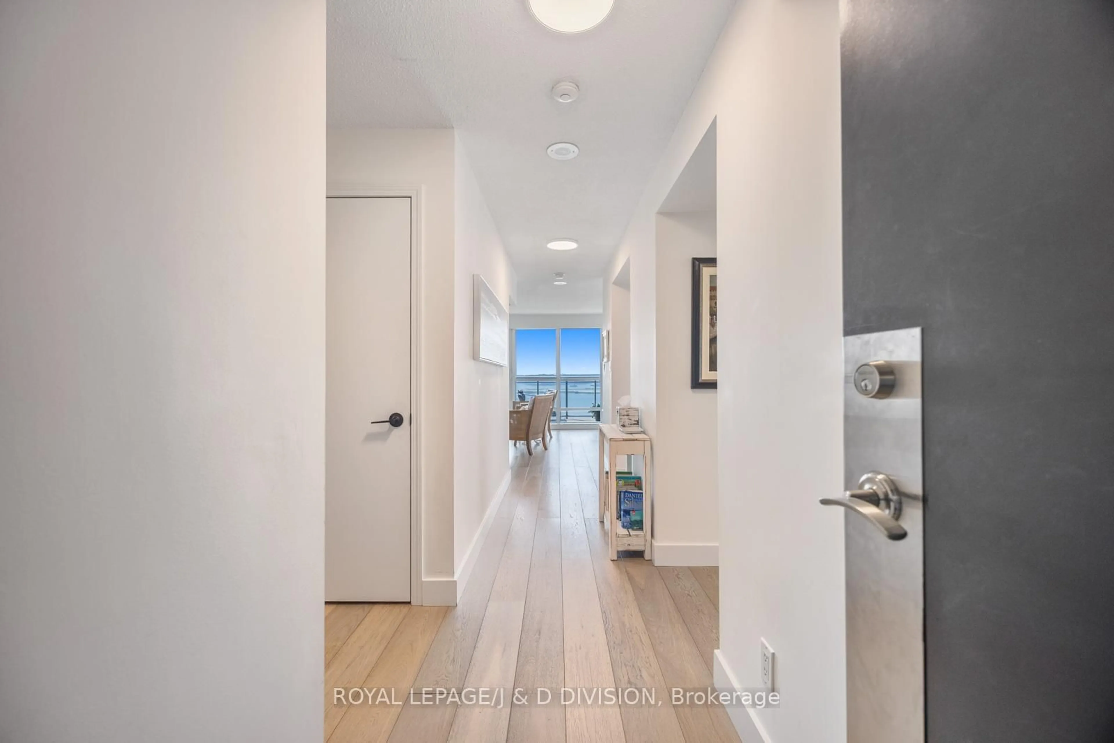 Indoor entryway for 410 Queens Quay #1203, Toronto Ontario M5V 3T1