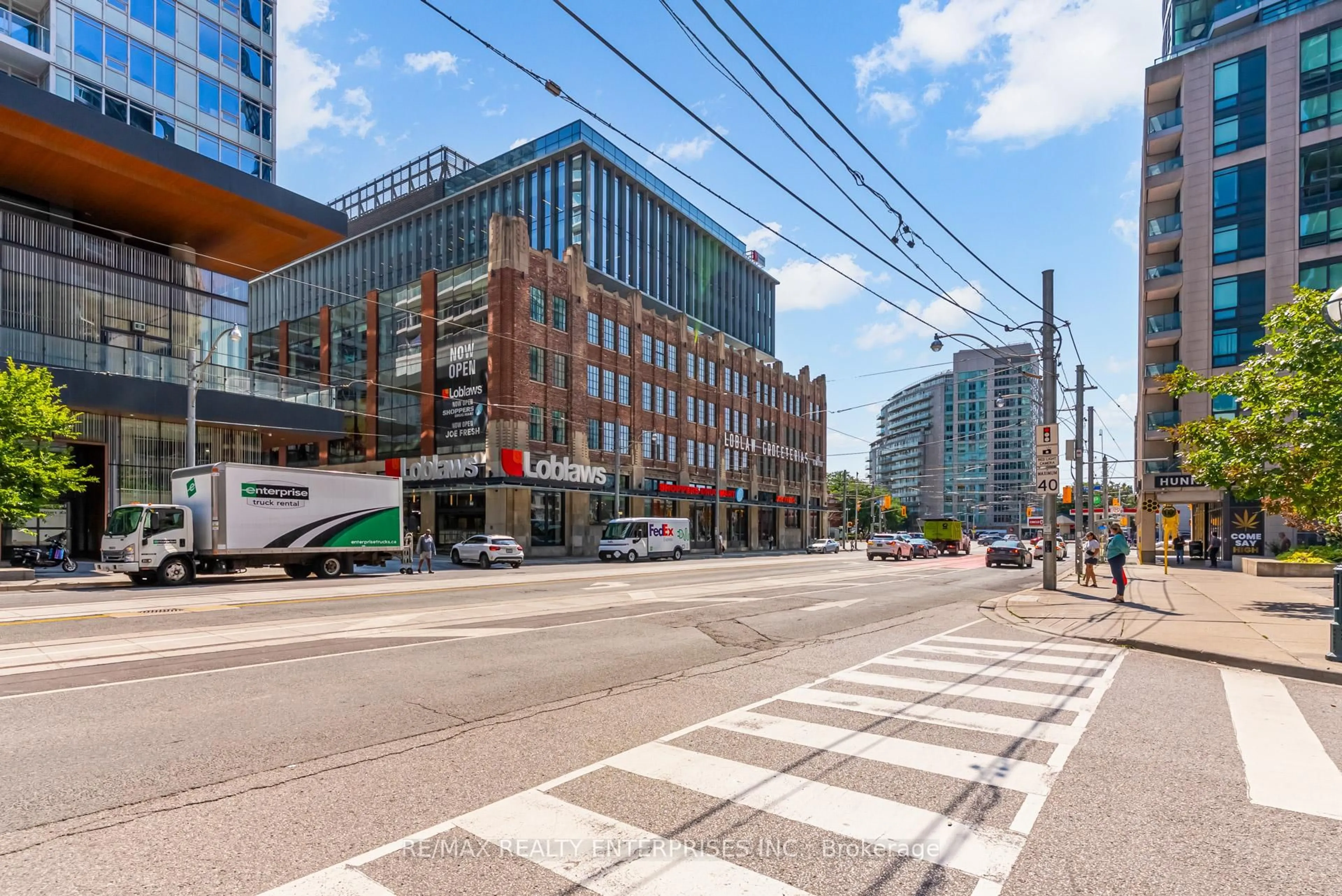 Blurry image for 15 Bruyeres Mews #601, Toronto Ontario M5V 0A7