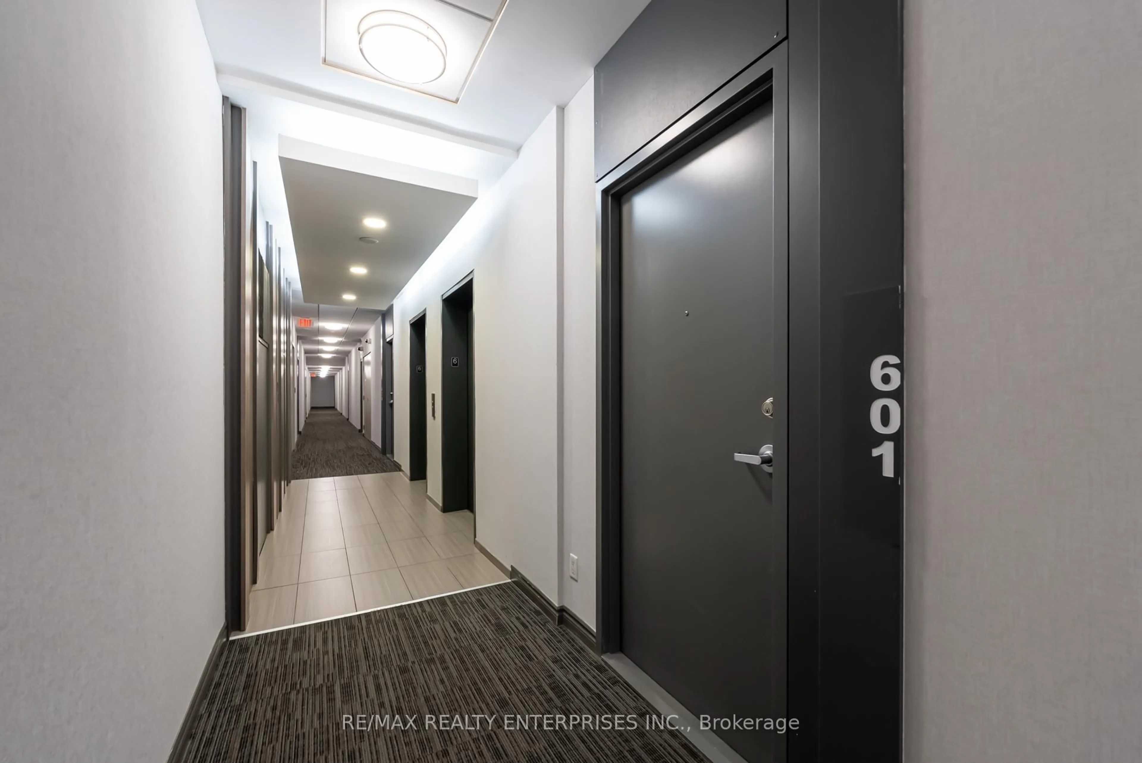 Indoor foyer for 15 Bruyeres Mews #601, Toronto Ontario M5V 0A7