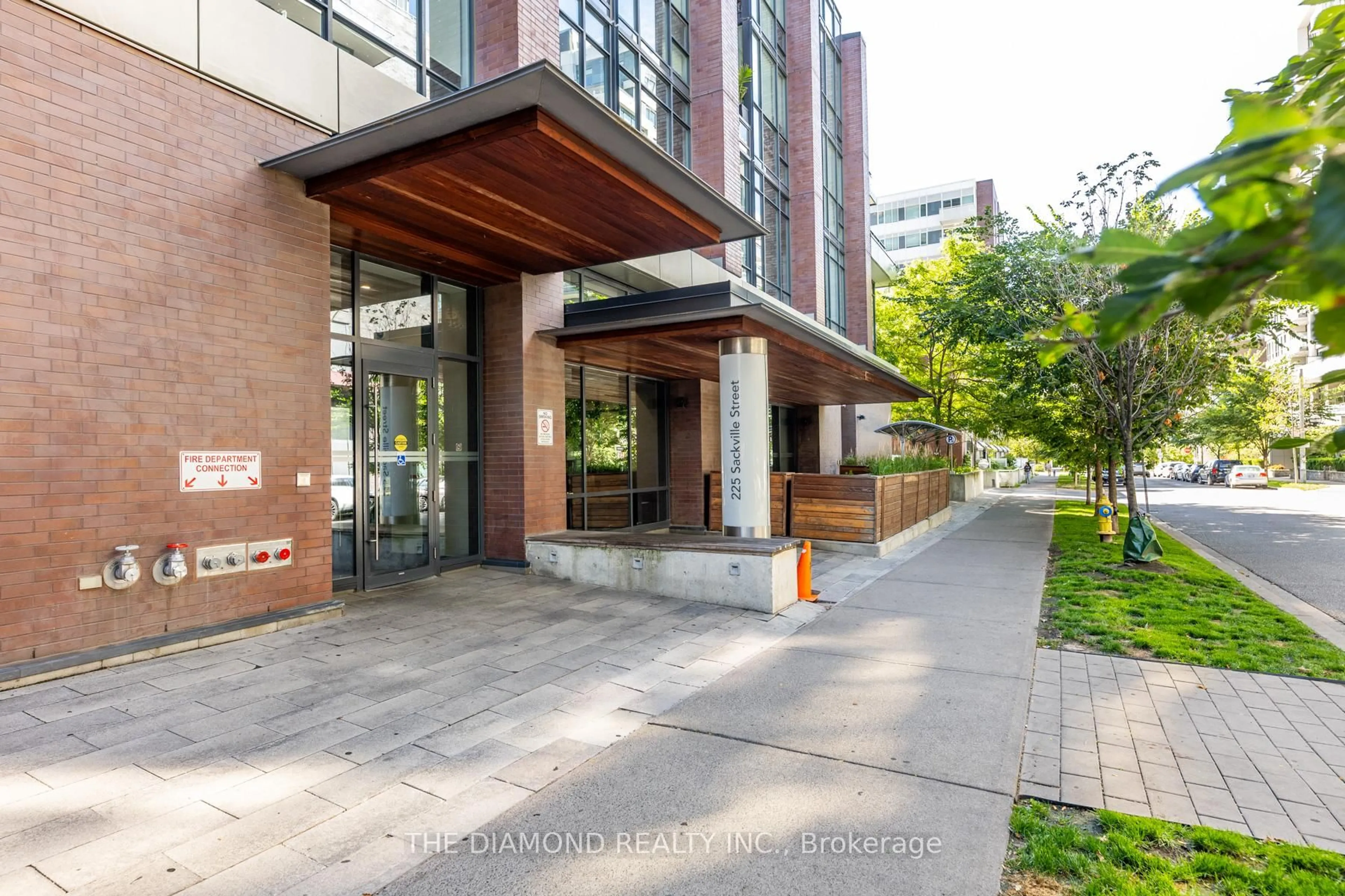 Indoor foyer for 225 Sackville St #1306, Toronto Ontario M5A 3H1