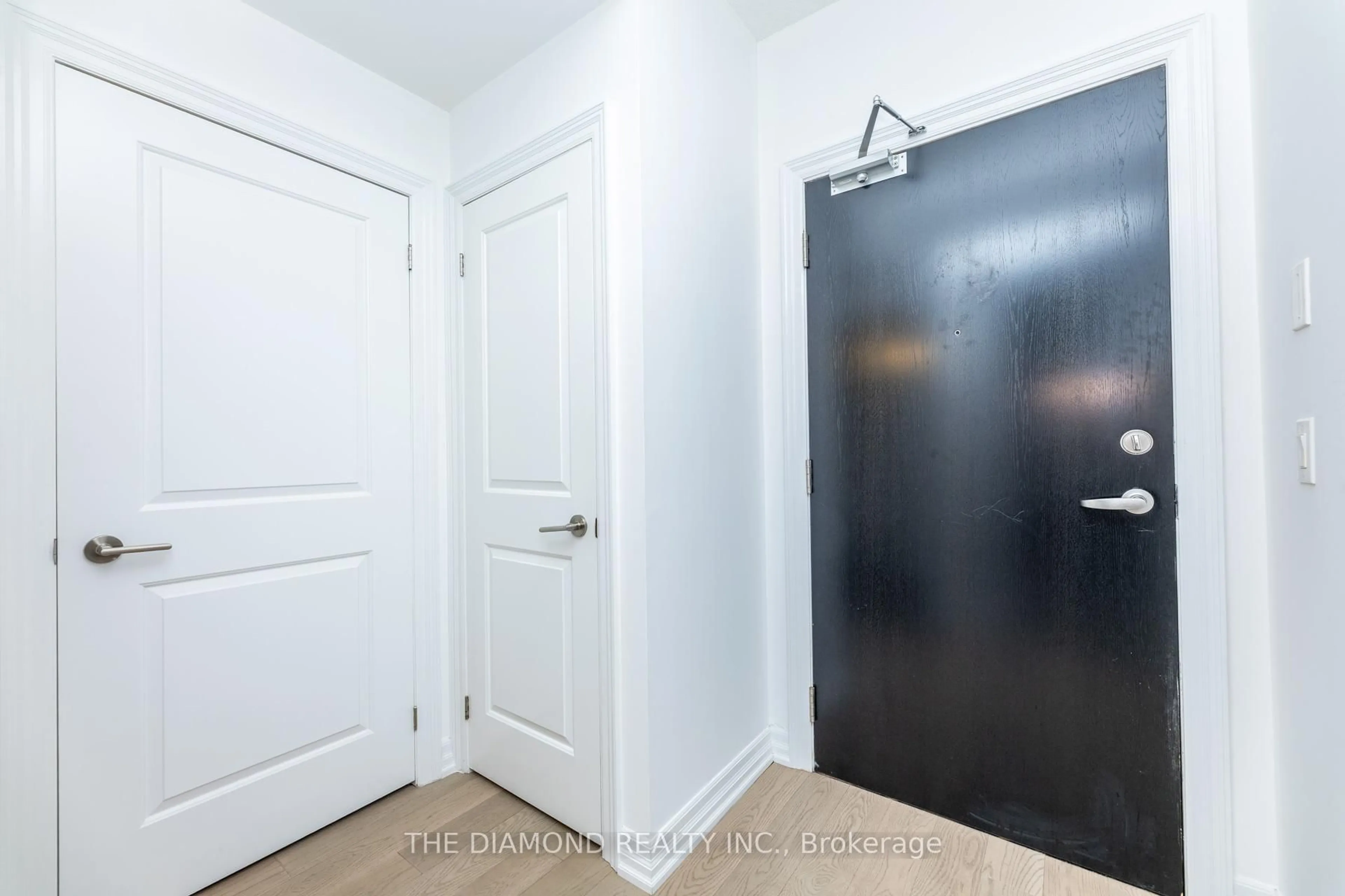 Indoor entryway for 225 Sackville St #1306, Toronto Ontario M5A 3H1