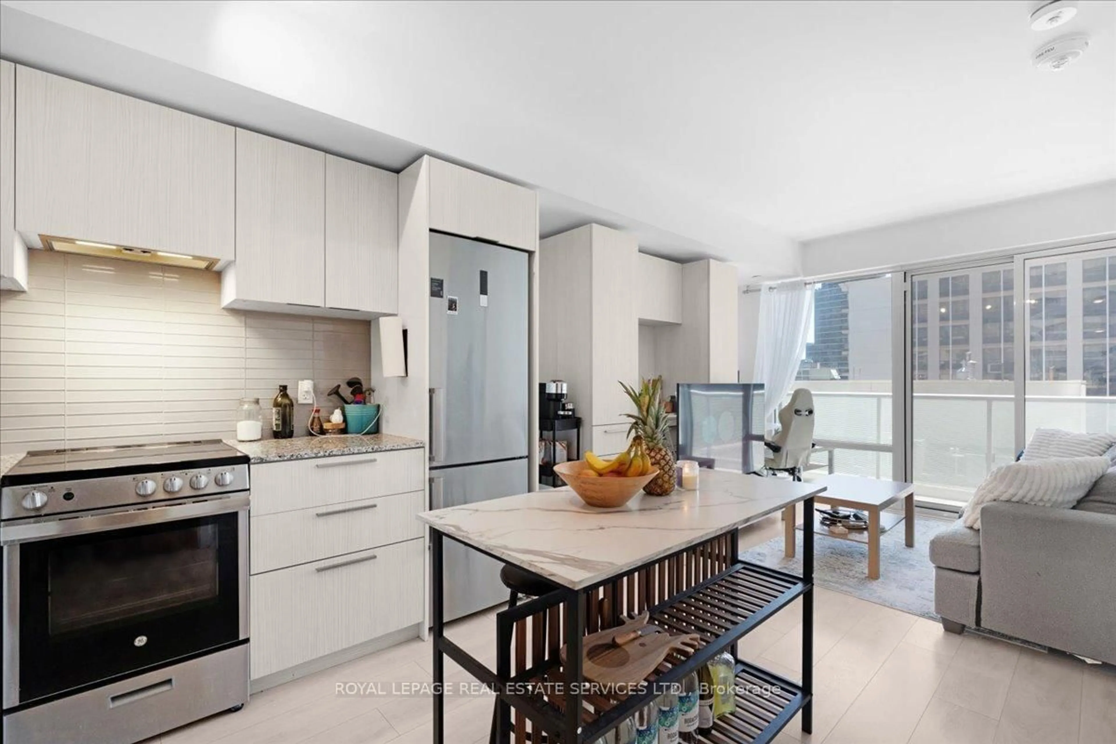 Contemporary kitchen, ceramic/tile floor for 501 Yonge St #911, Toronto Ontario M4Y 0G8