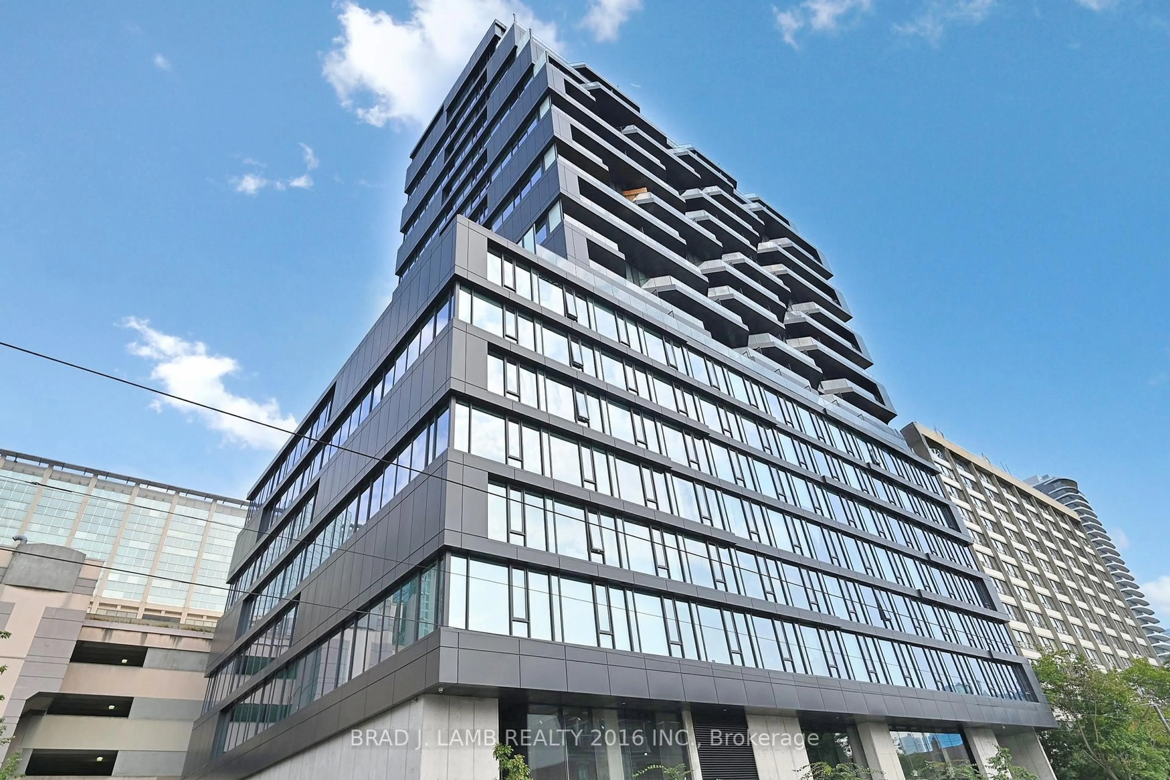 Indoor foyer for 195 McCaul St #1511, Toronto Ontario M5T 0E5