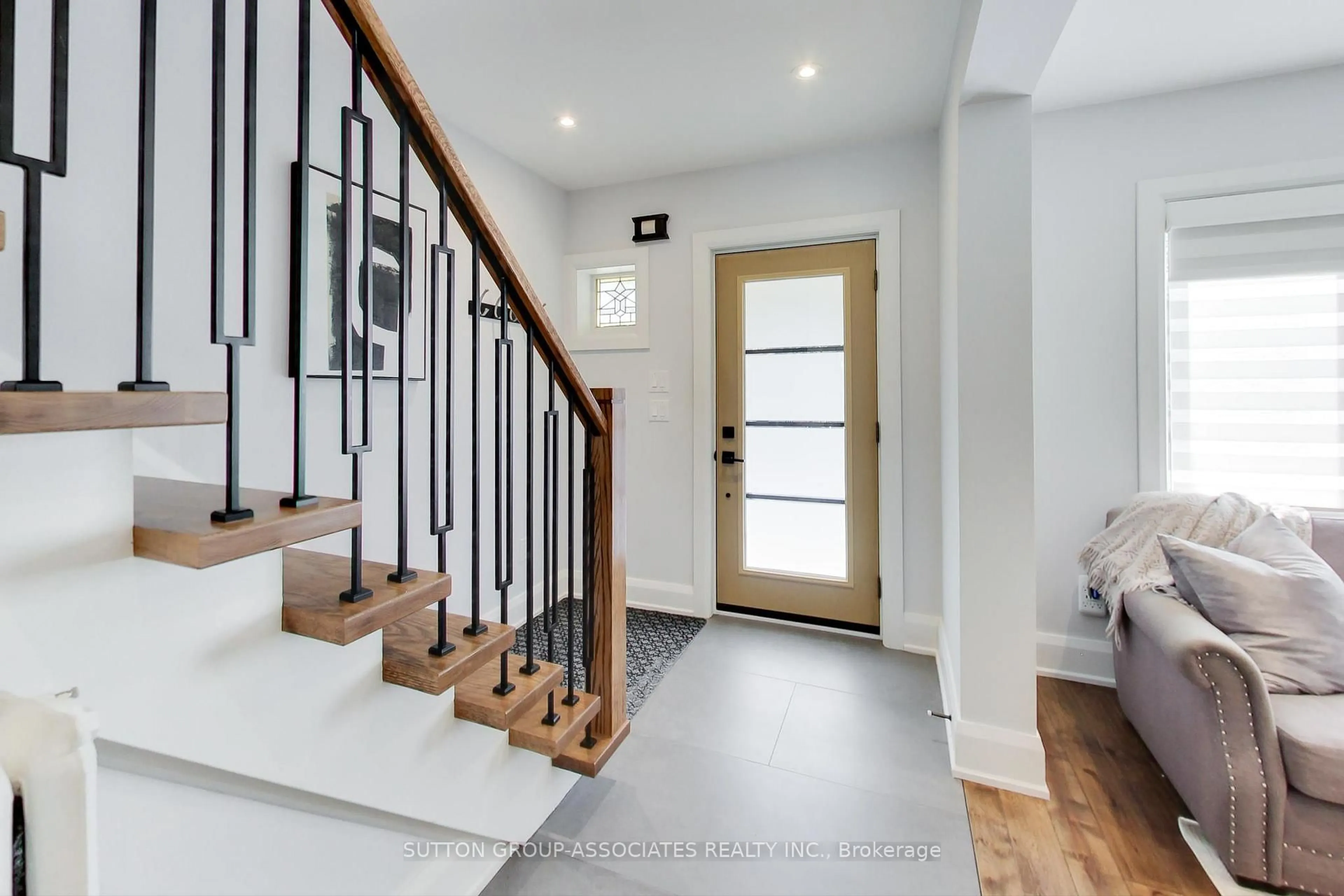 Indoor entryway for 143 Pinewood Ave, Toronto Ontario M6C 2V6