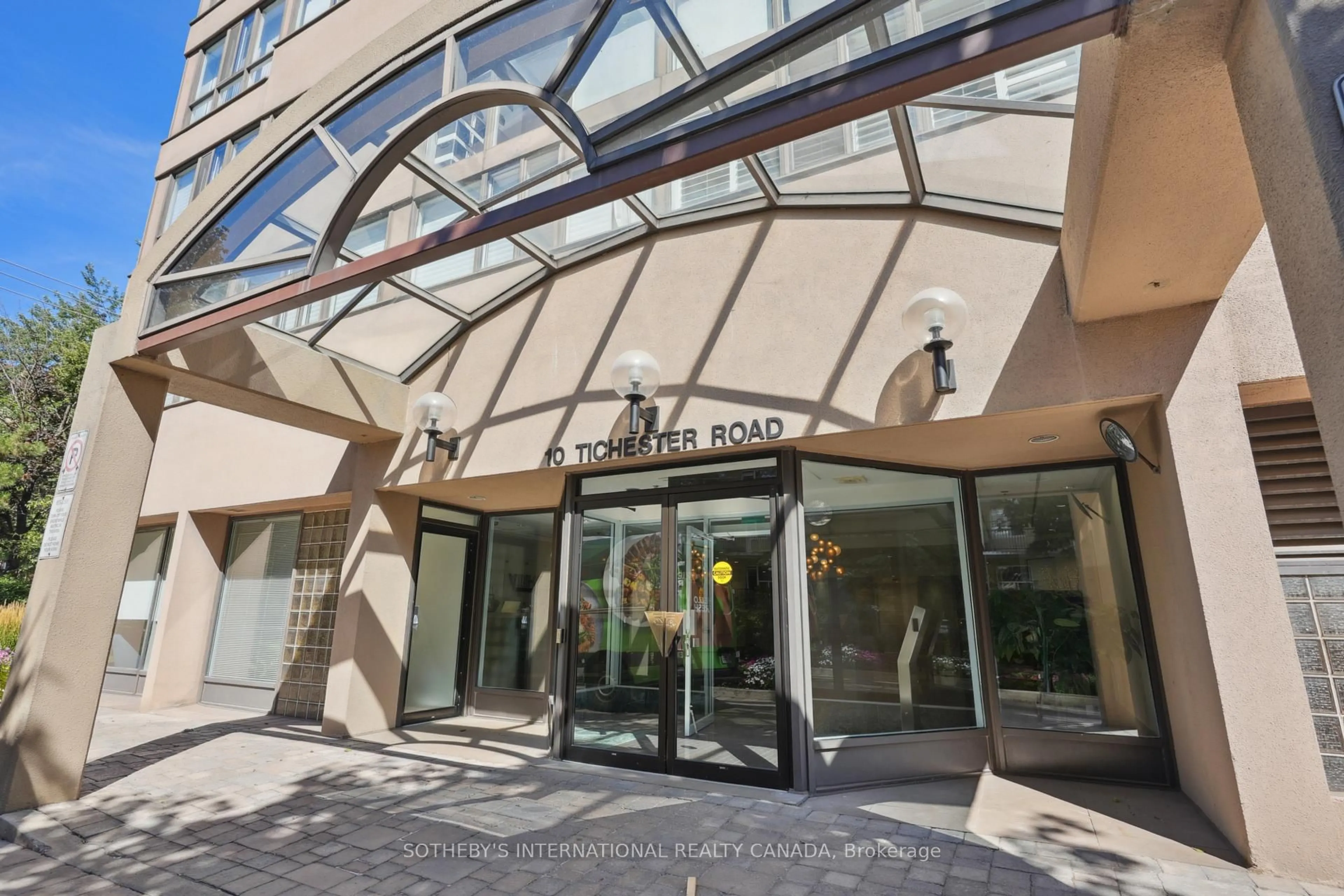 Indoor foyer for 10 Tichester Rd #501, Toronto Ontario M5P 3M4