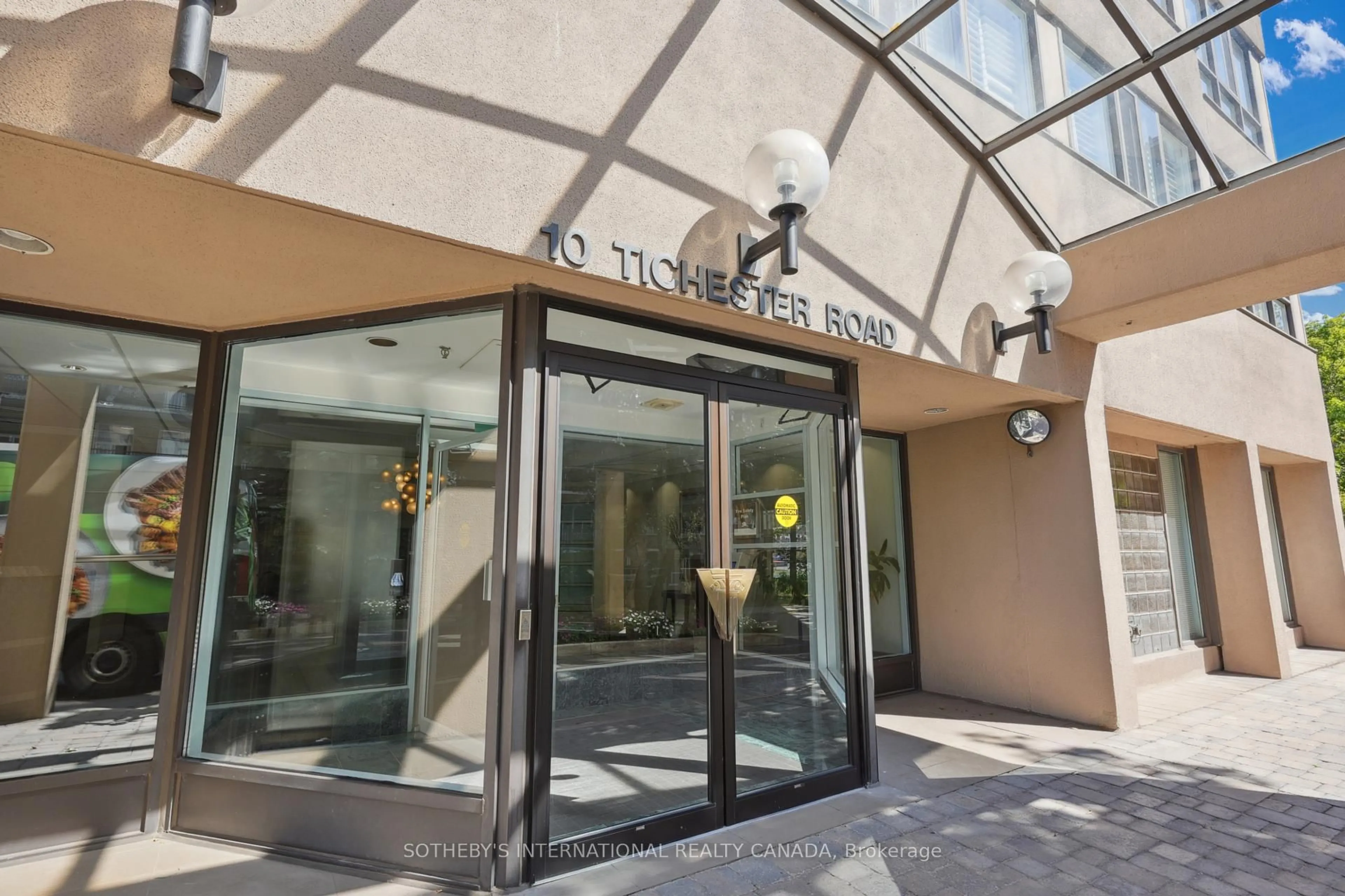 Indoor foyer for 10 Tichester Rd #501, Toronto Ontario M5P 3M4