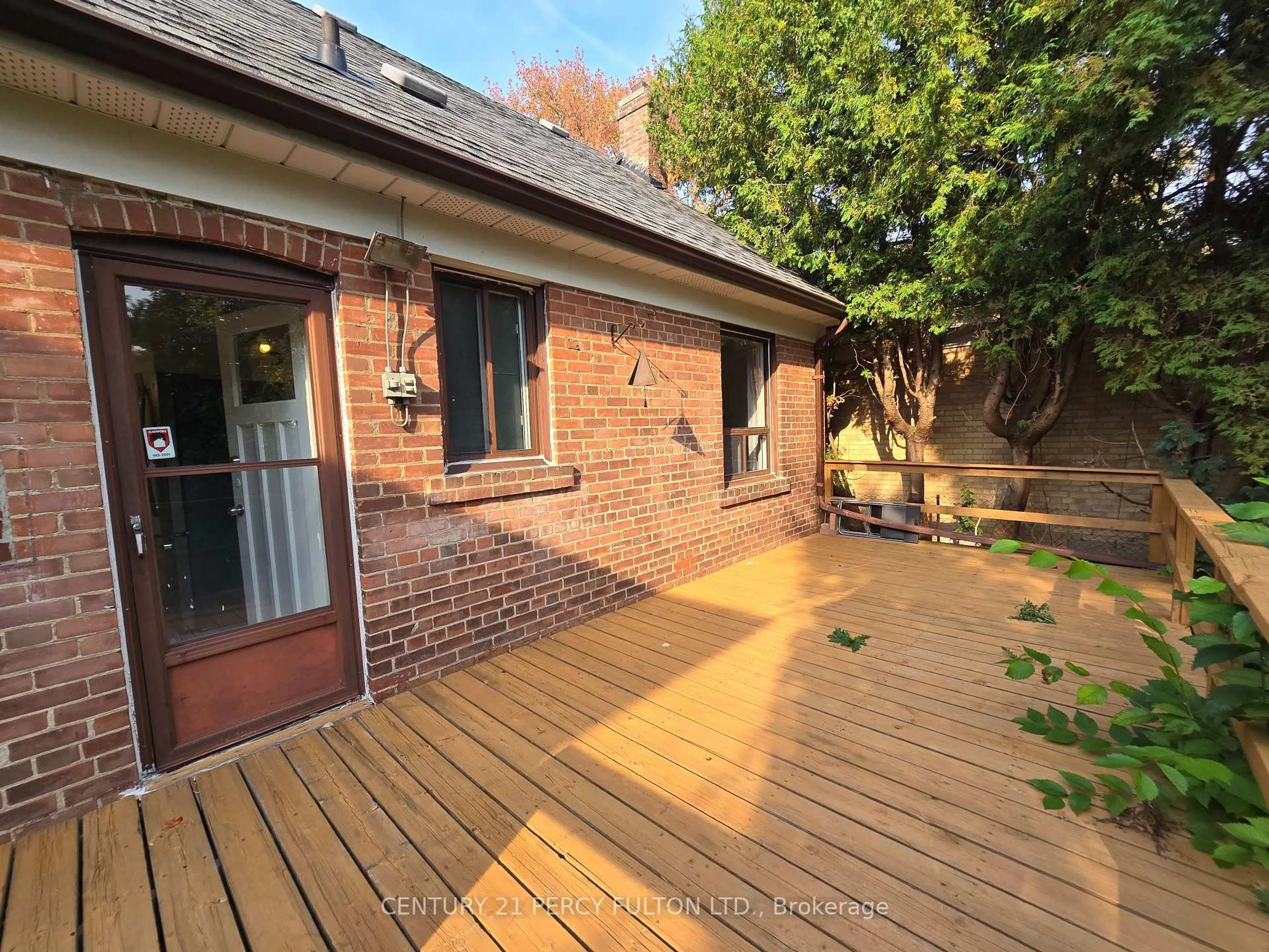A pic from outside/outdoor area/front of a property/back of a property/a pic from drone, street for 109 Norton Ave, Toronto Ontario M2N 4A4