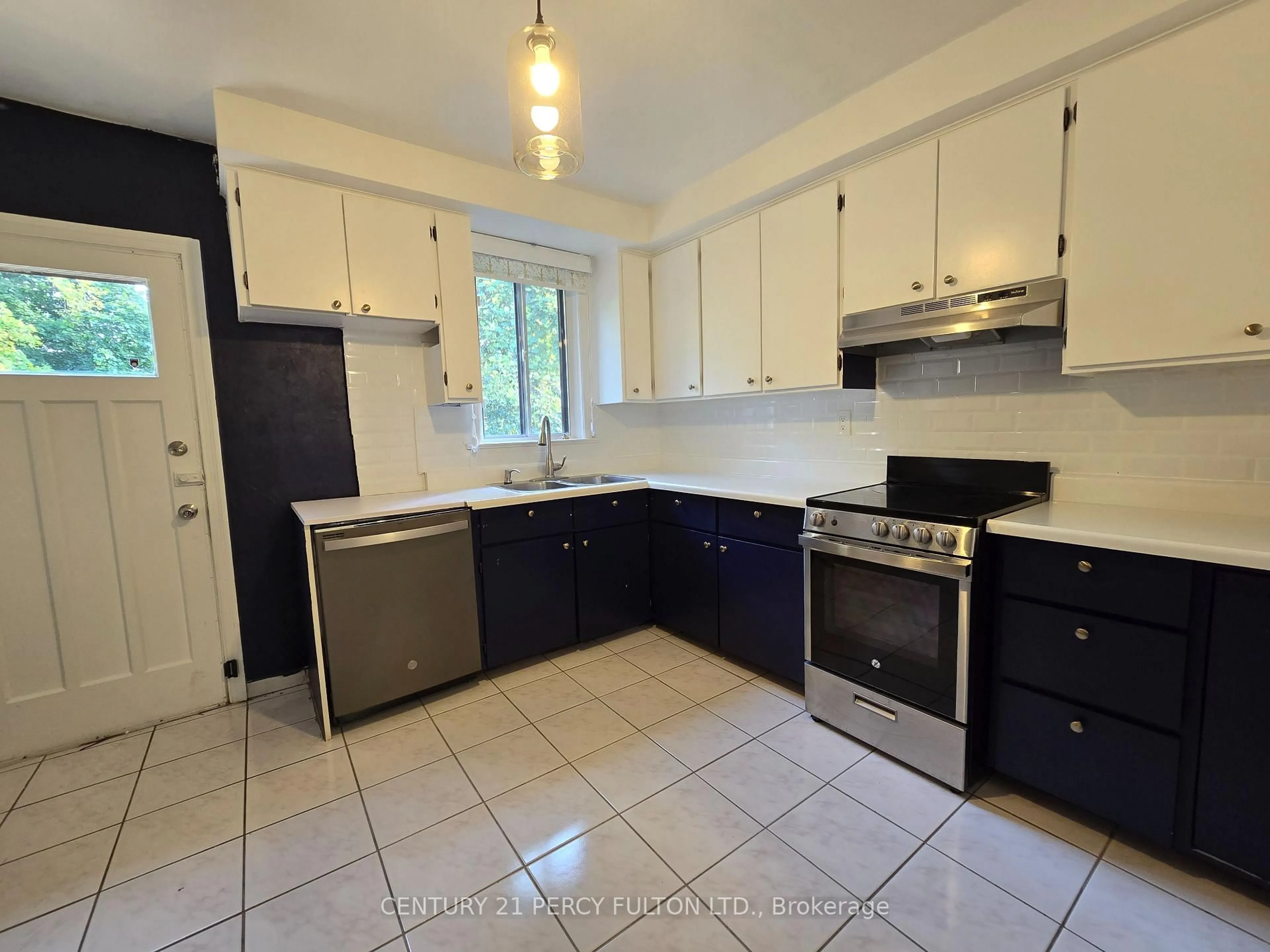Standard kitchen, ceramic/tile floor for 109 Norton Ave, Toronto Ontario M2N 4A4