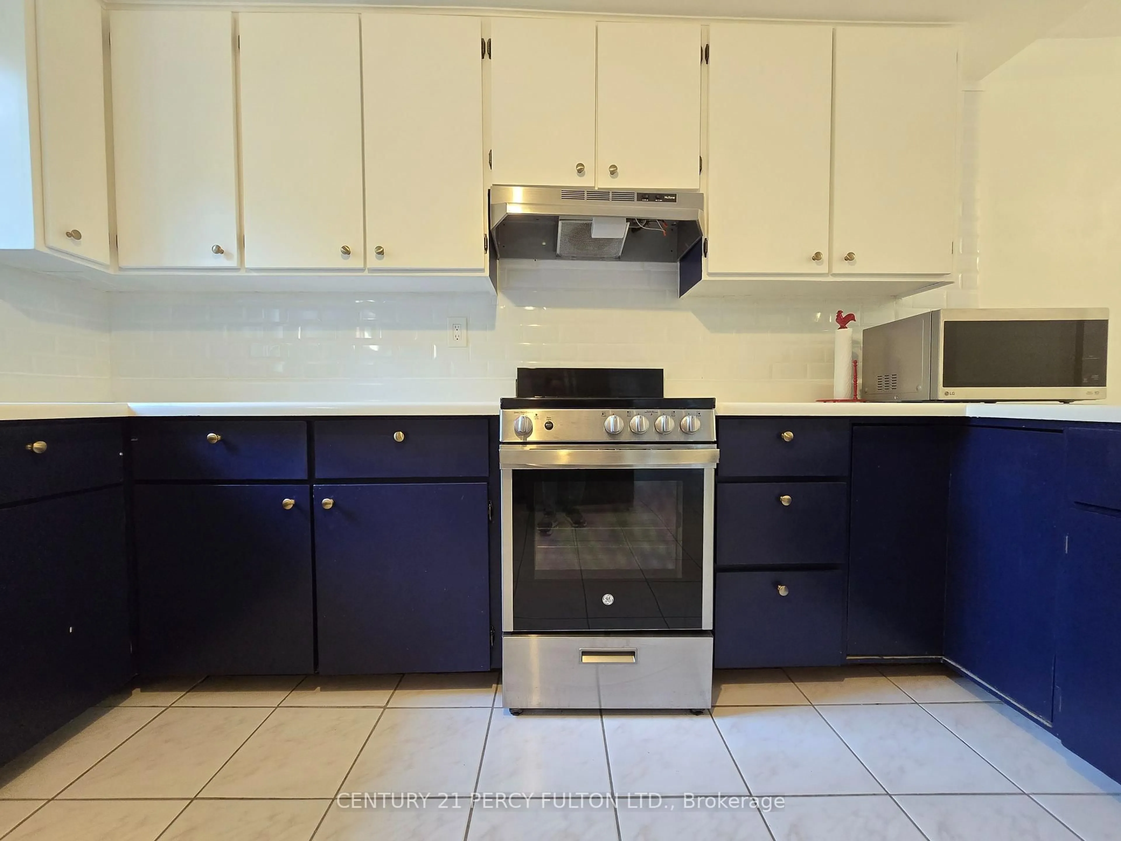 Standard kitchen, ceramic/tile floor for 109 Norton Ave, Toronto Ontario M2N 4A4